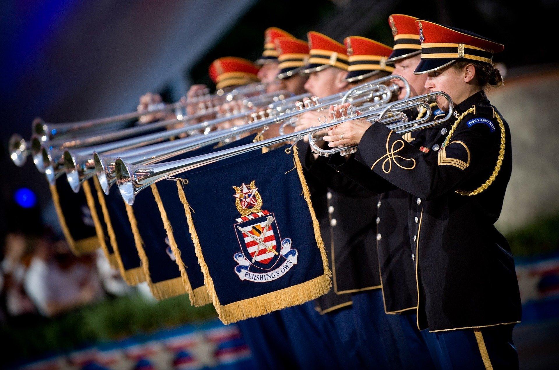 Par quels chants militaires faut-il débuter pour savoir chanter ?