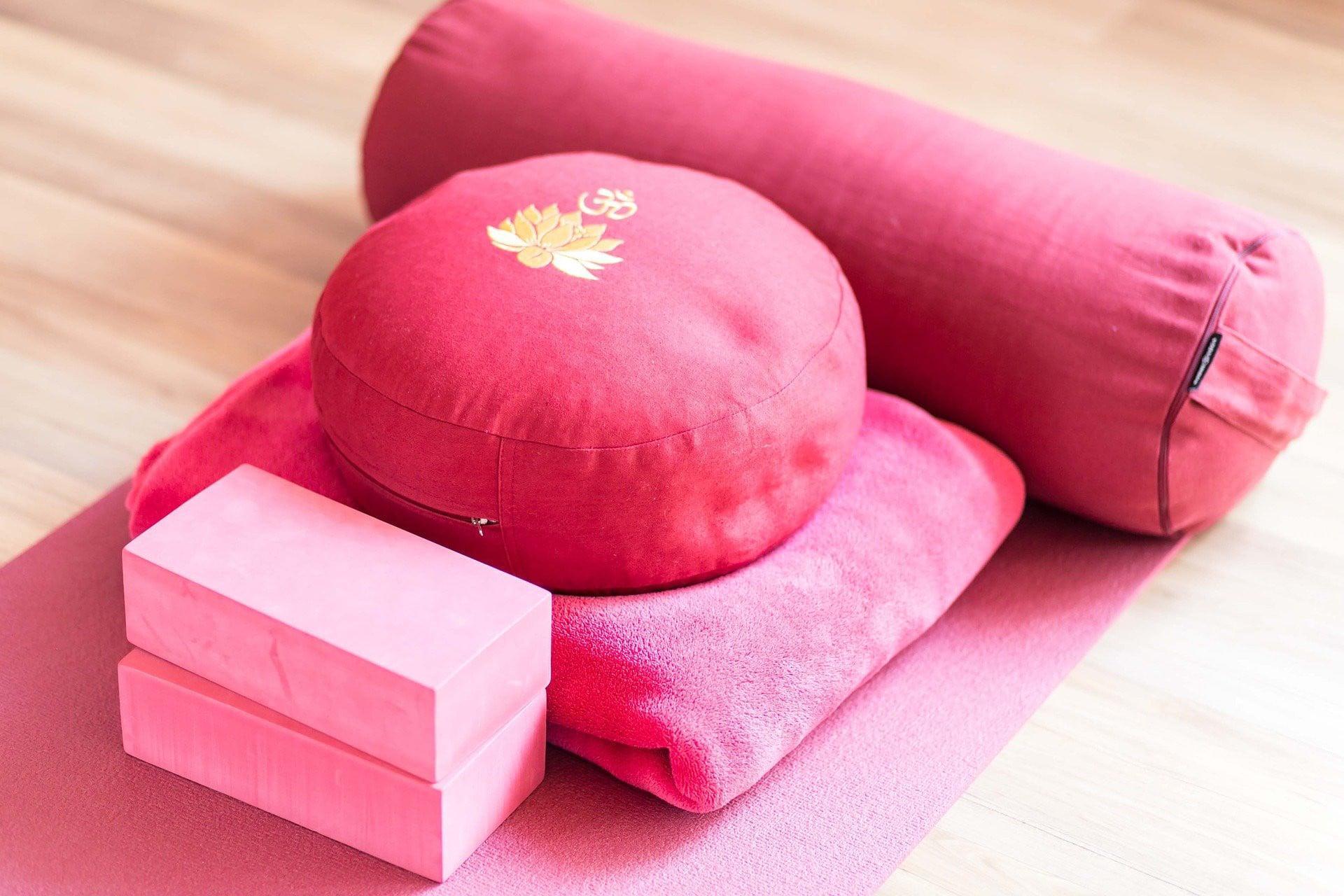 Peut-on organiser un cours de yoga en famille sans professeur ?