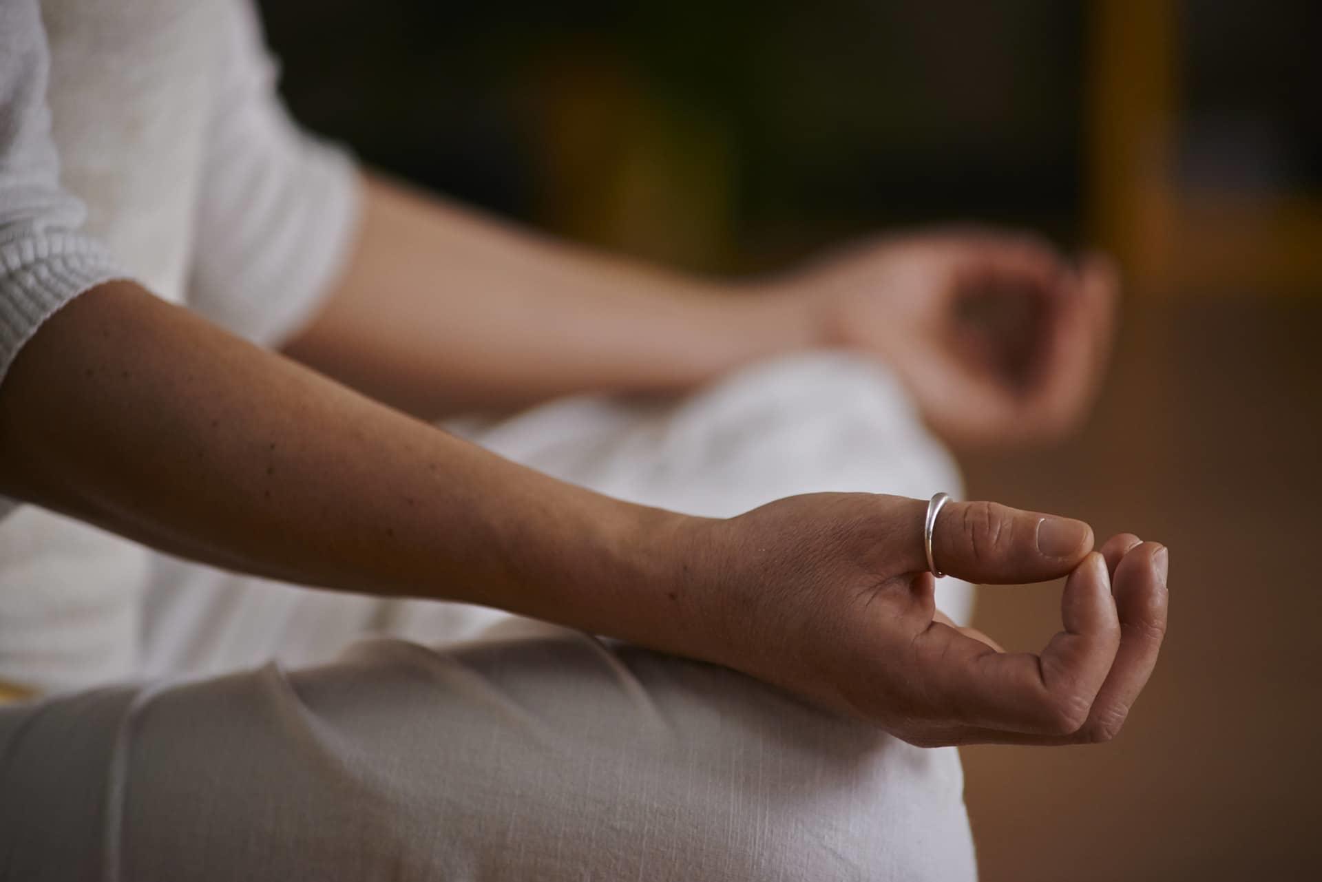 De quelle manière se compose un cours de yoga junior ?