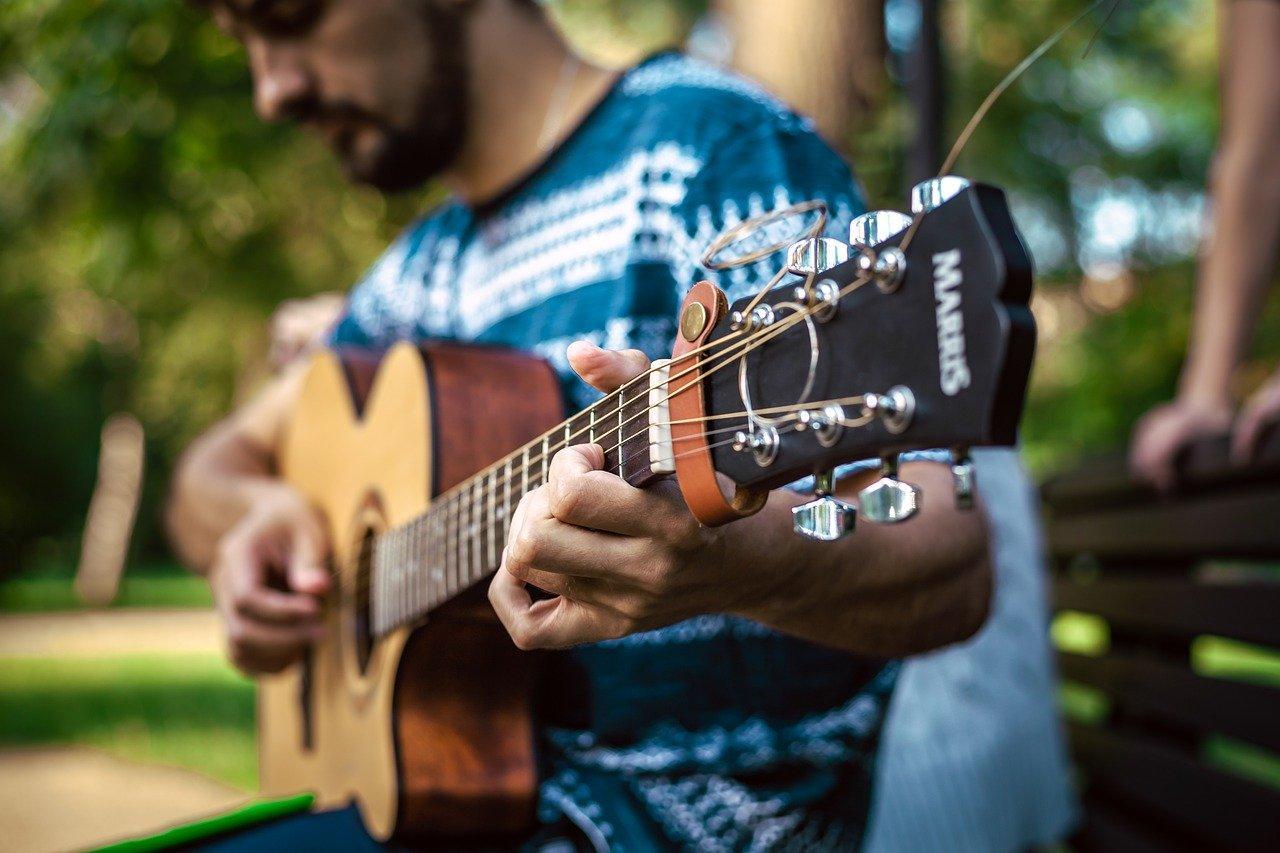 Quel parcours scolaire faut-il suivre pour être guitariste pro ? 