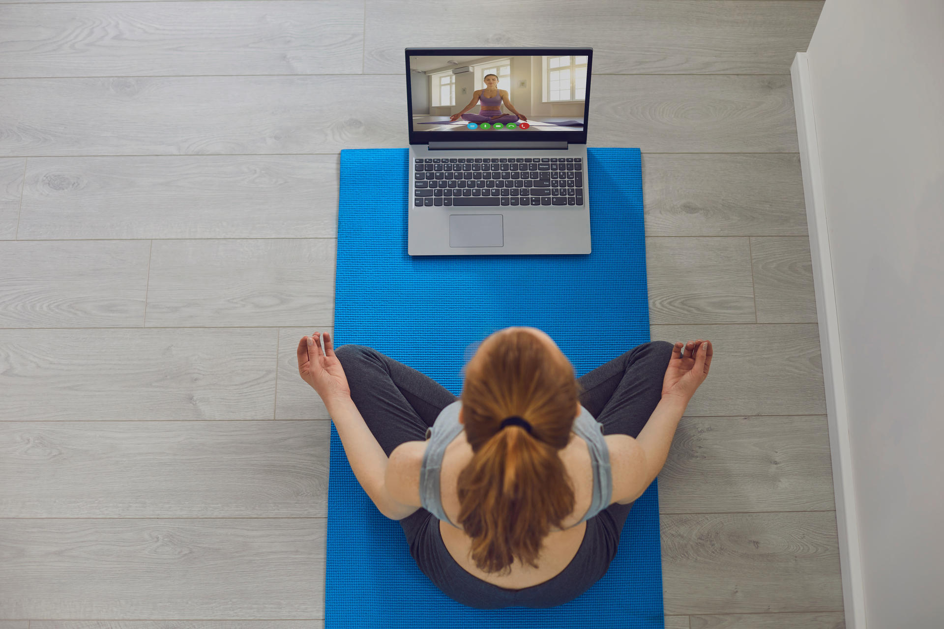 Faut-il un ordinateur pour prendre des cours de Pilates via webcam ?