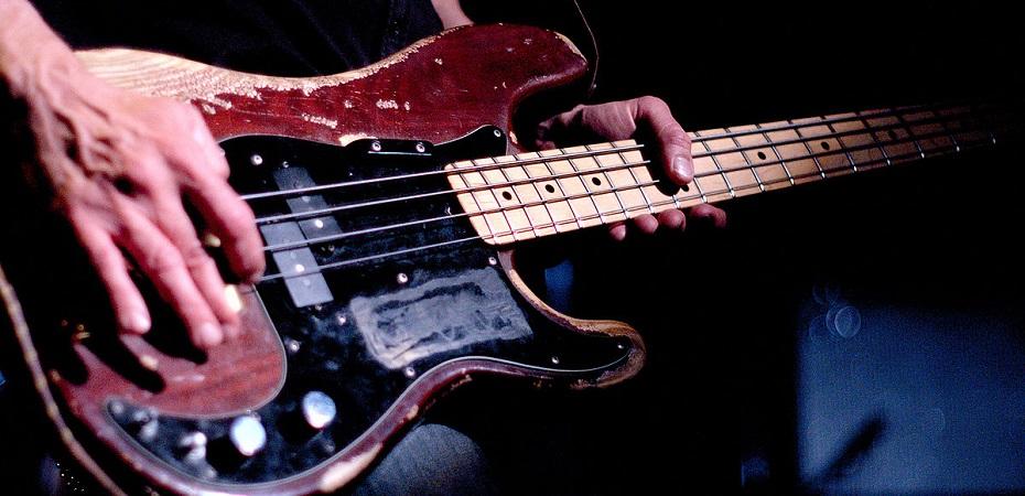 Comment prendre des cours pour devenir bassiste ?