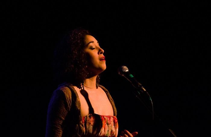 Par quels moyens chanter avec le ventre ?