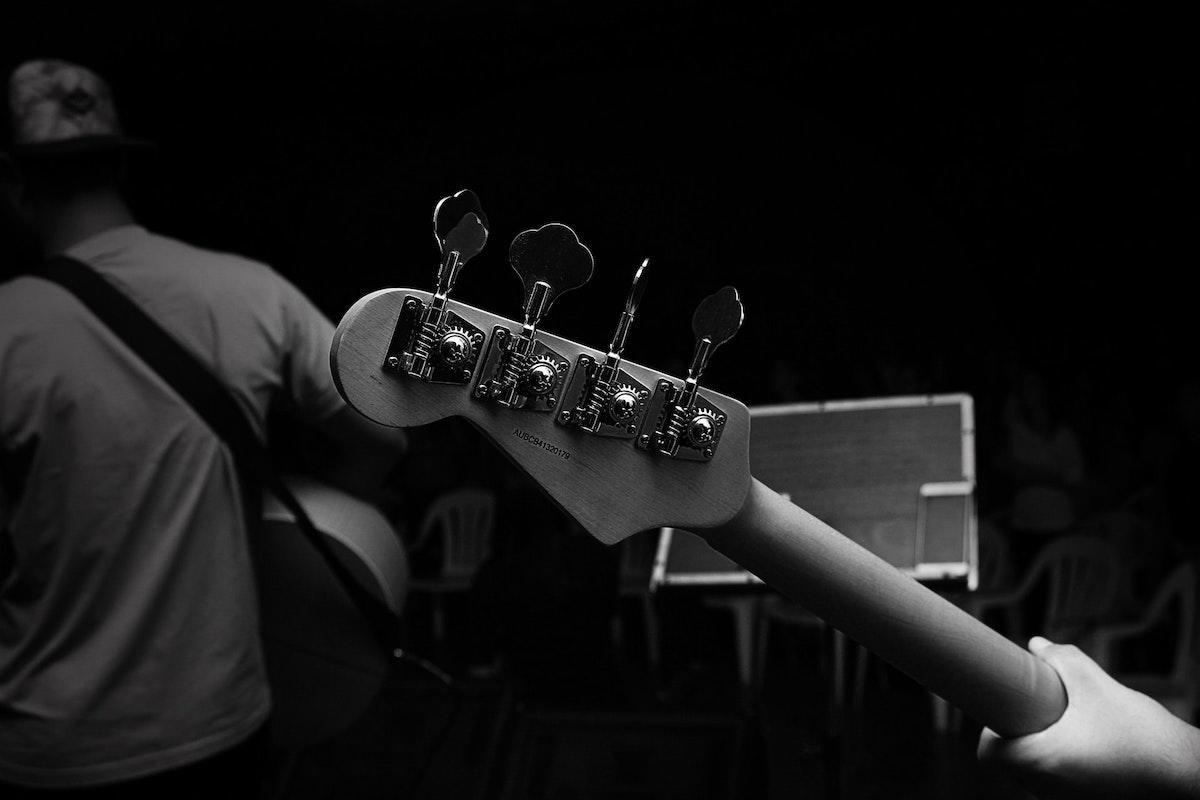 Comment progresser en vidéo à la basse ? 