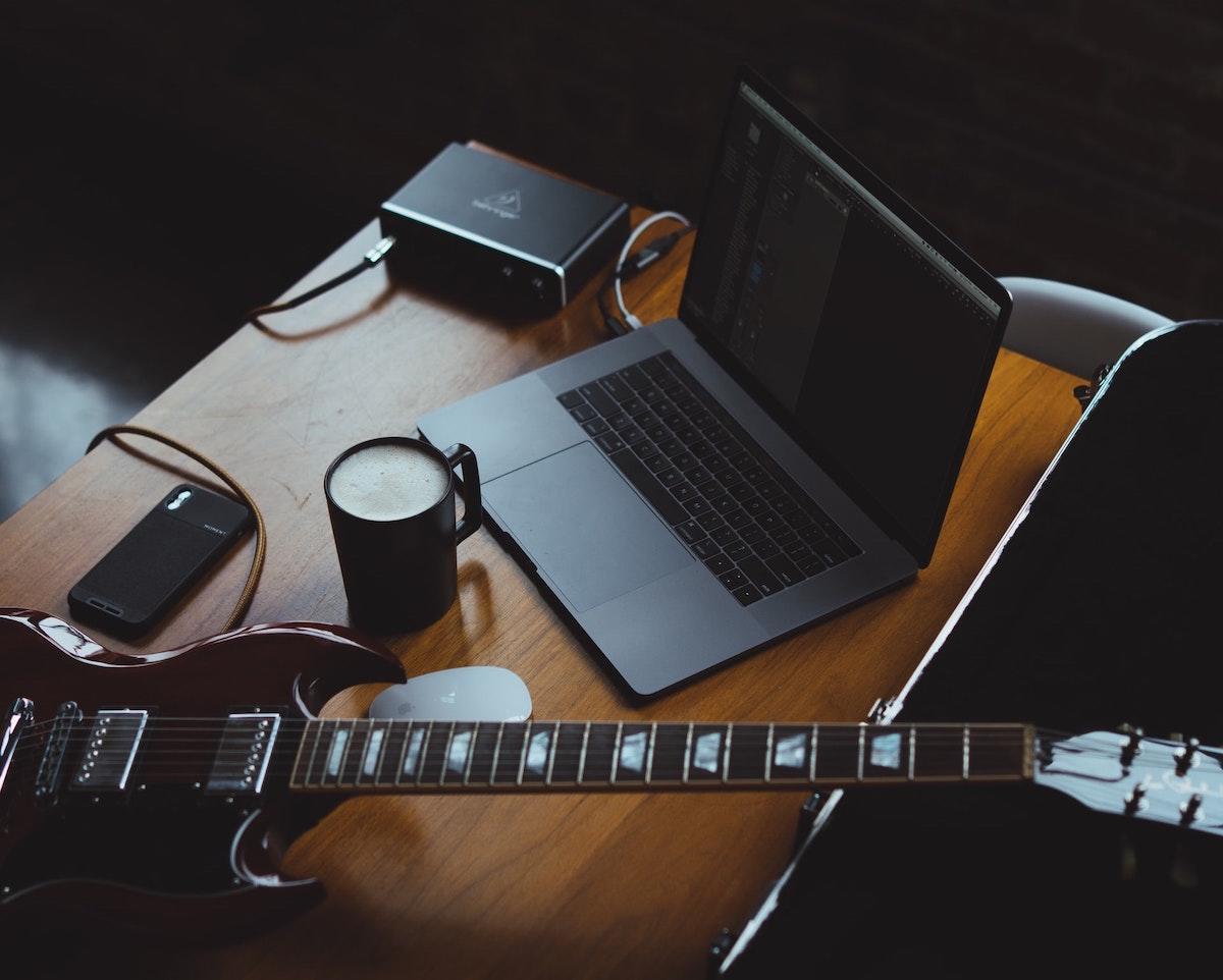 Comment apprendre la basse gratuitement ? 