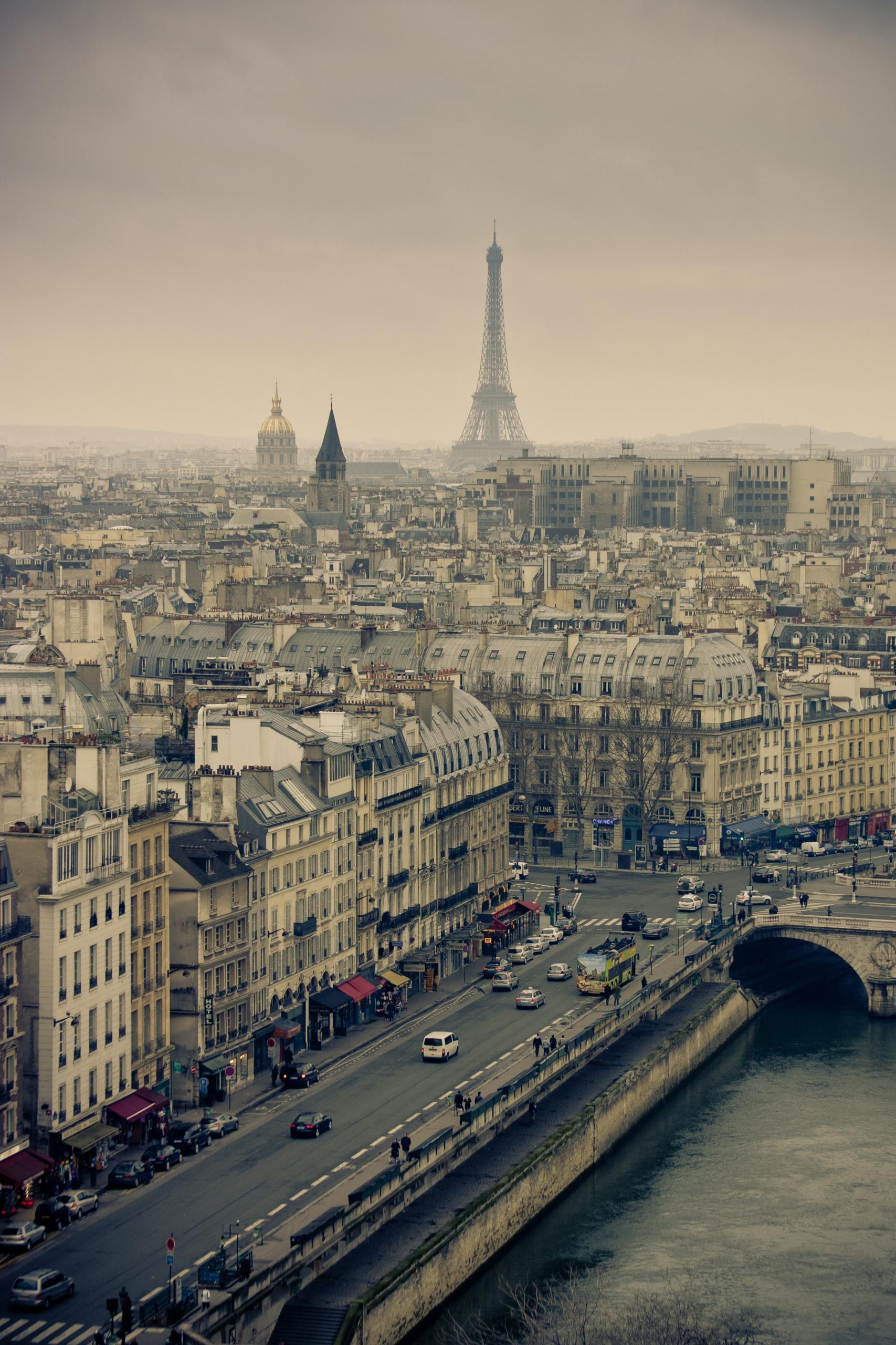 Une vue de Paris sur la Tour Eiffel