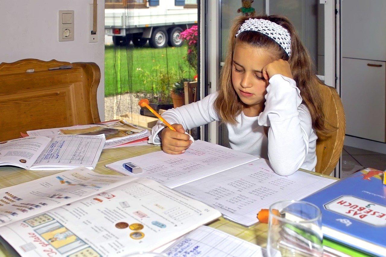 Comment aider sa progéniture à faire ses devoirs ? 