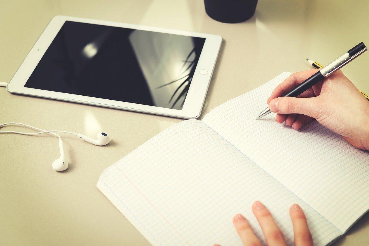 Comment s'organiser quand on a trop de travail scolaire ? 