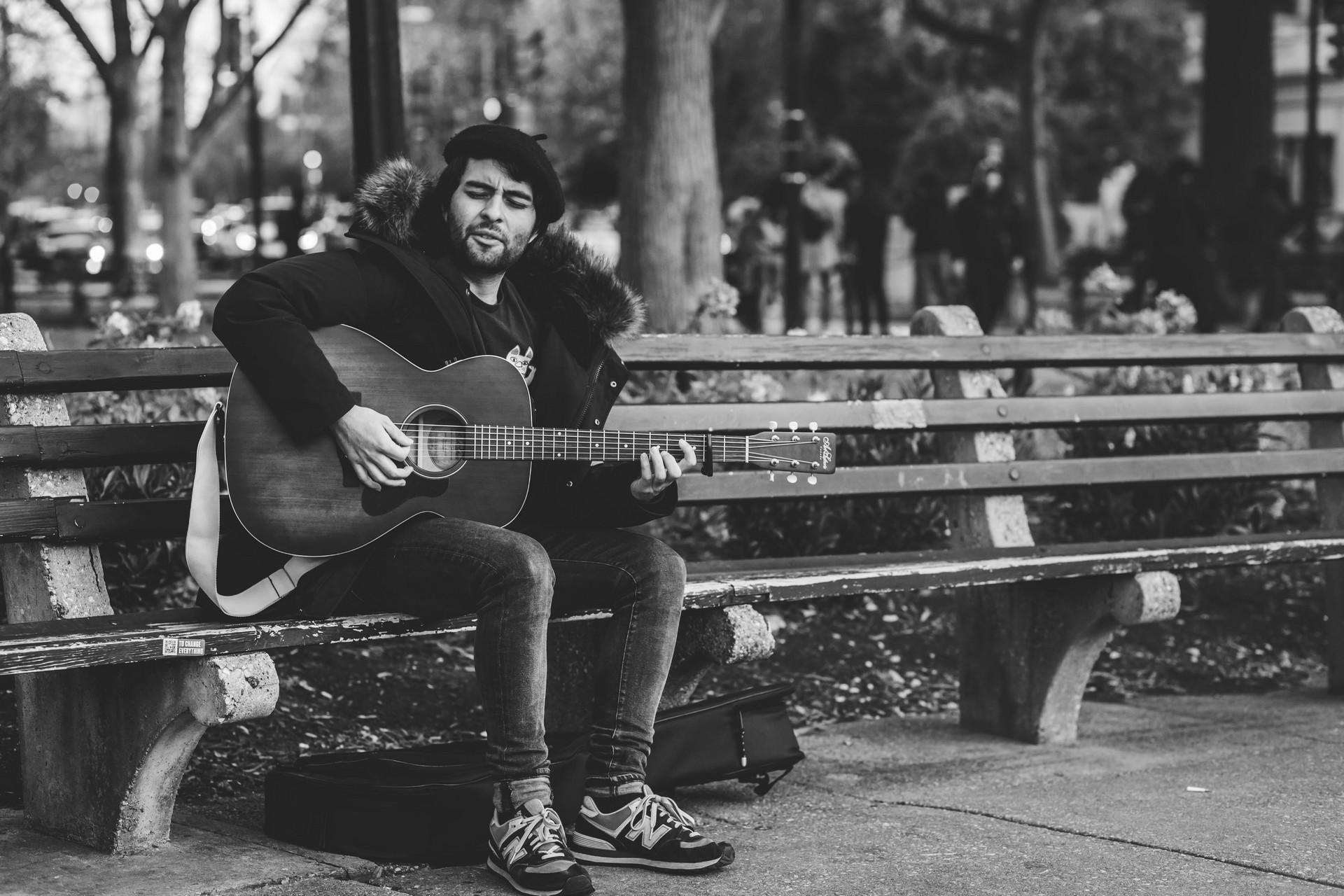Comment prendre des leçons de guitare à Paris ?