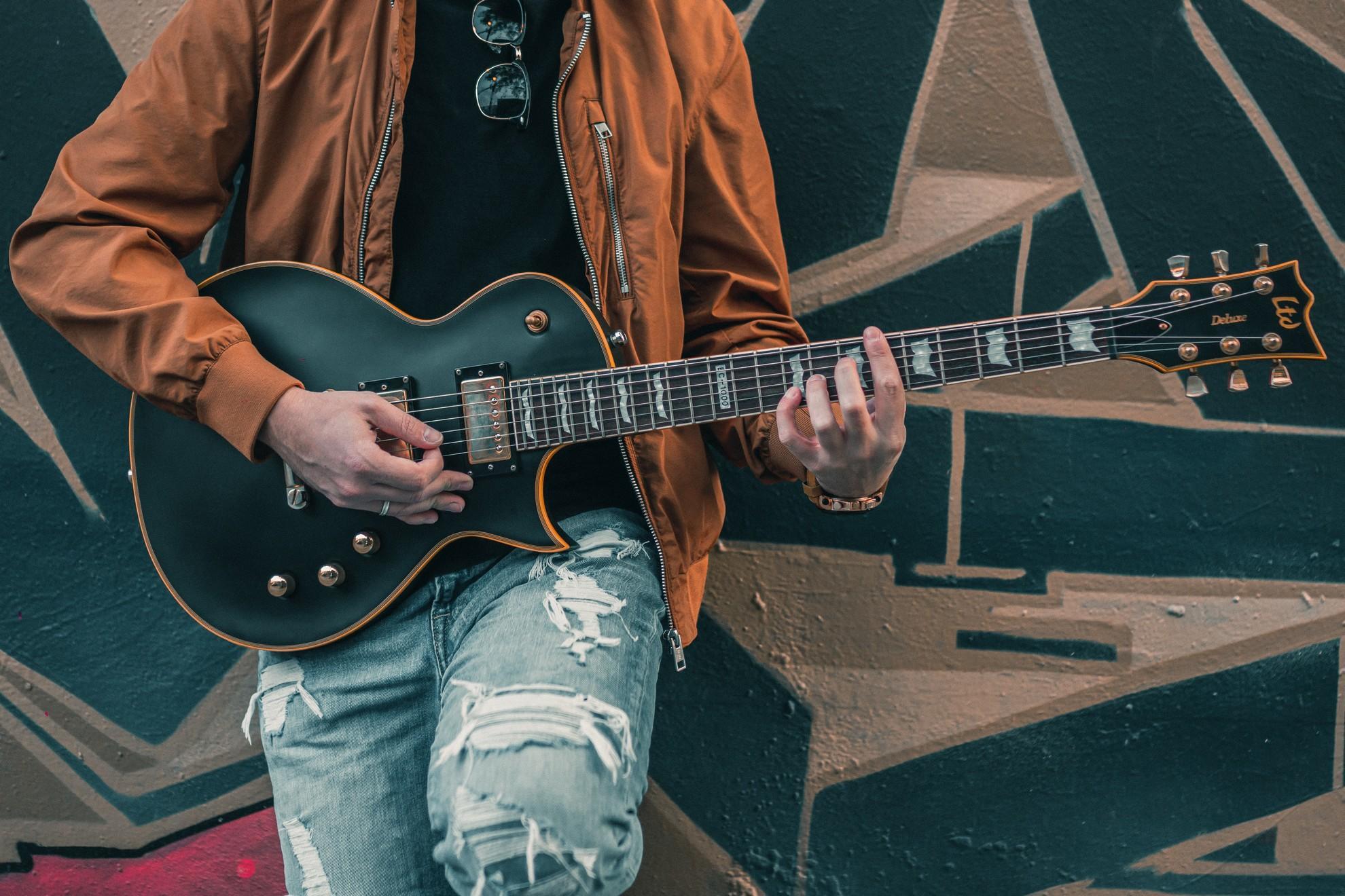 Comment prendre des cours de guitare à Rouen ?