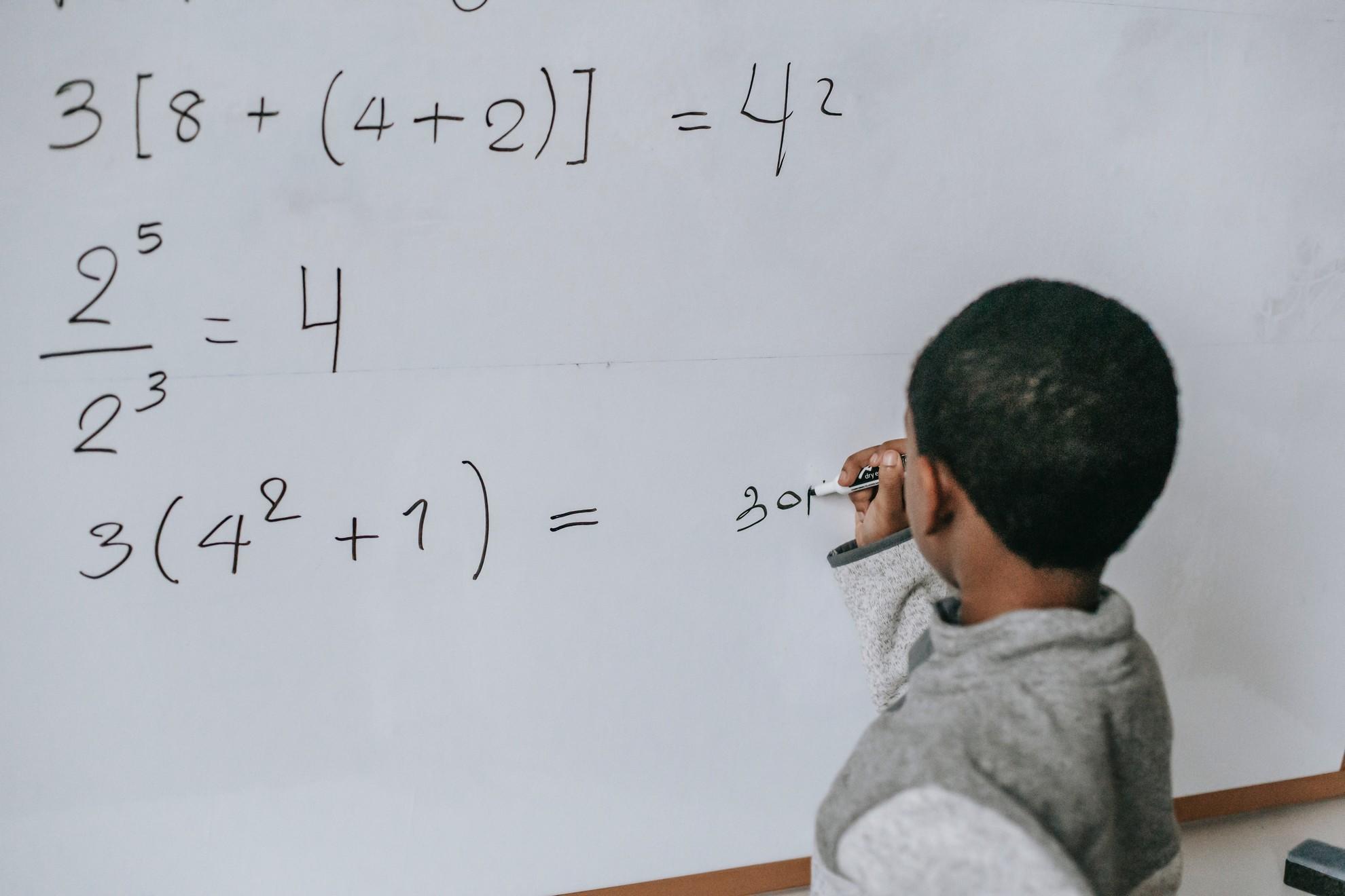 Comment apprendre à factoriser en maths