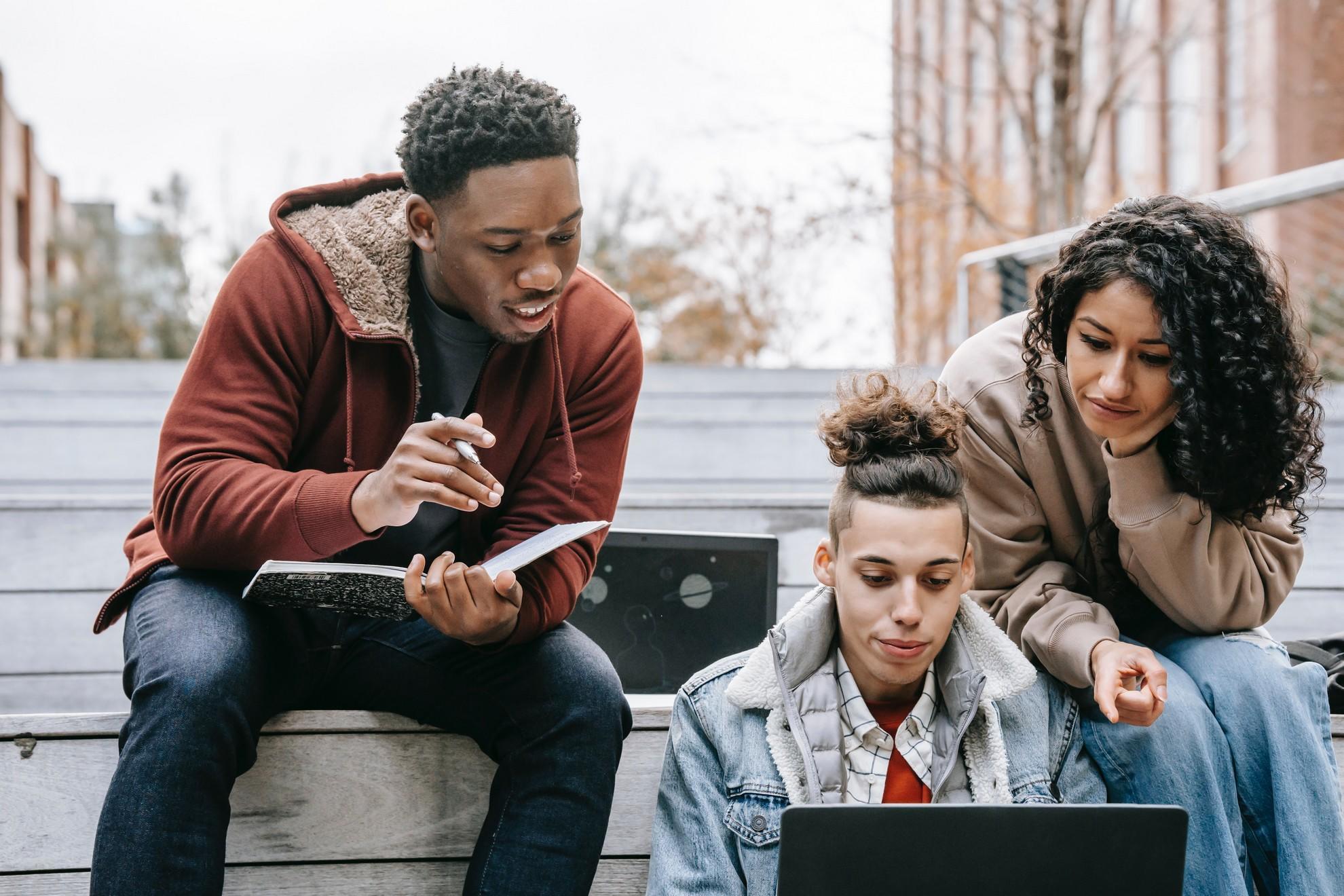 Quel cursus choisir après un bac STMG ?