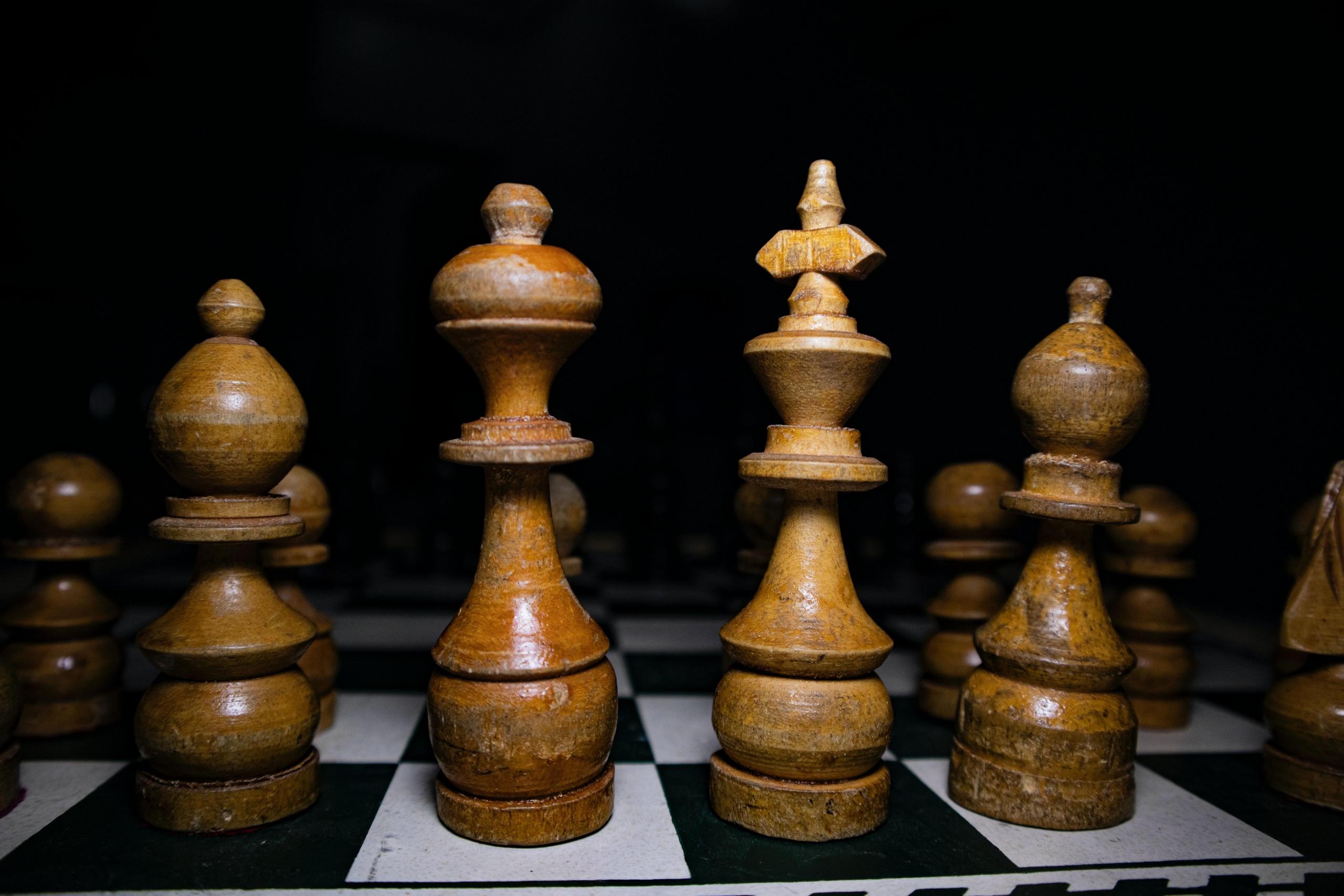 Quelles sont les origines des pièces du jeu d'échec ?