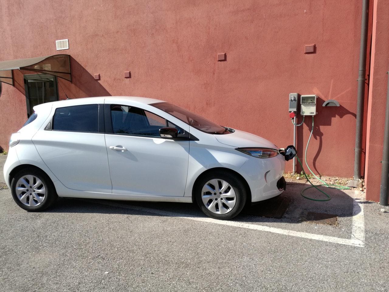 Combien coûte un véhicule électrique ? 