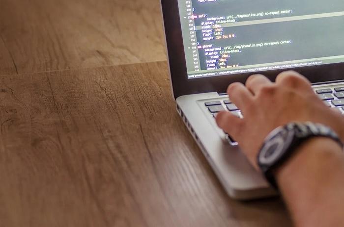 Comment enseigner les codes informatiques ?