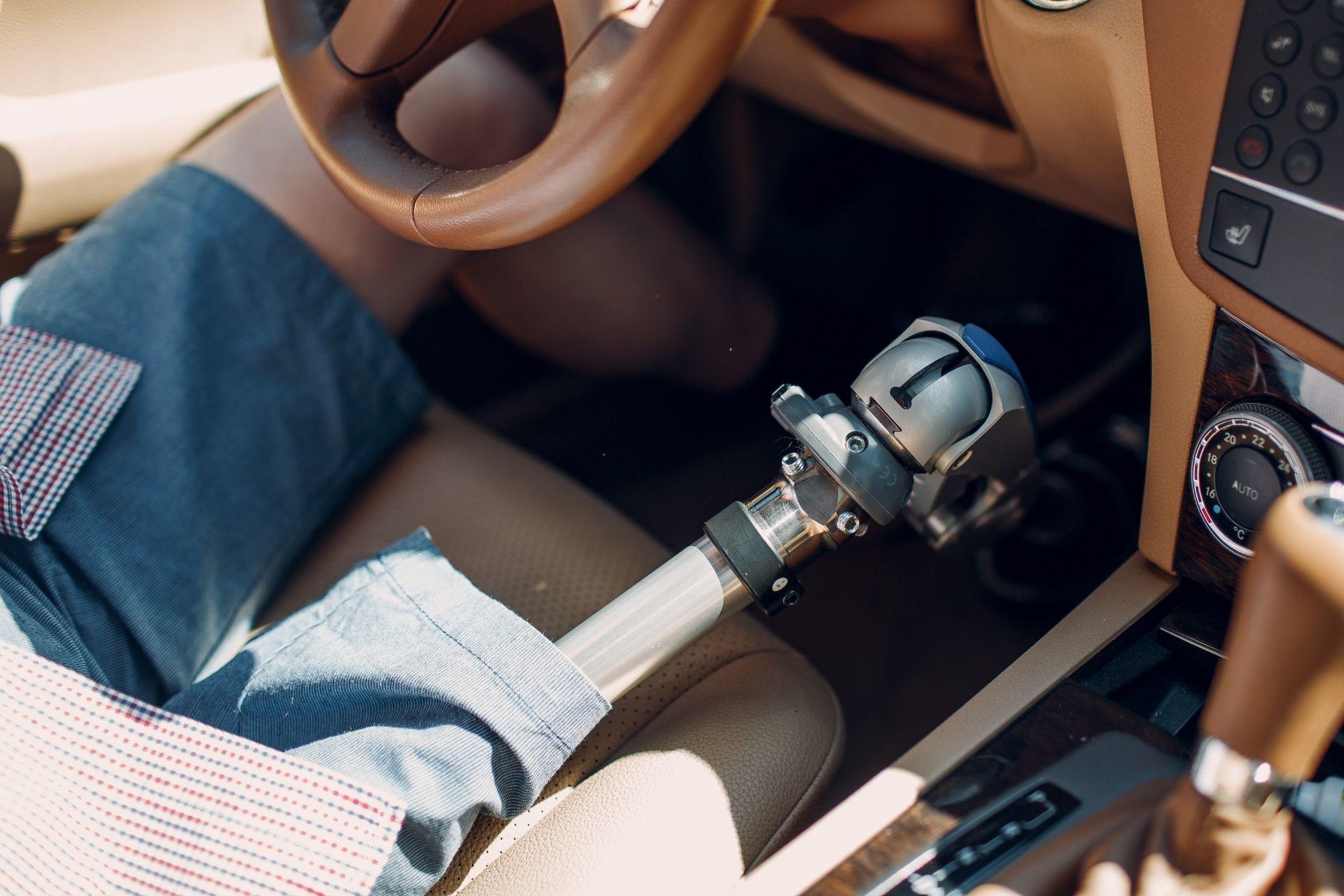 Comment conduire avec une prothèse ?