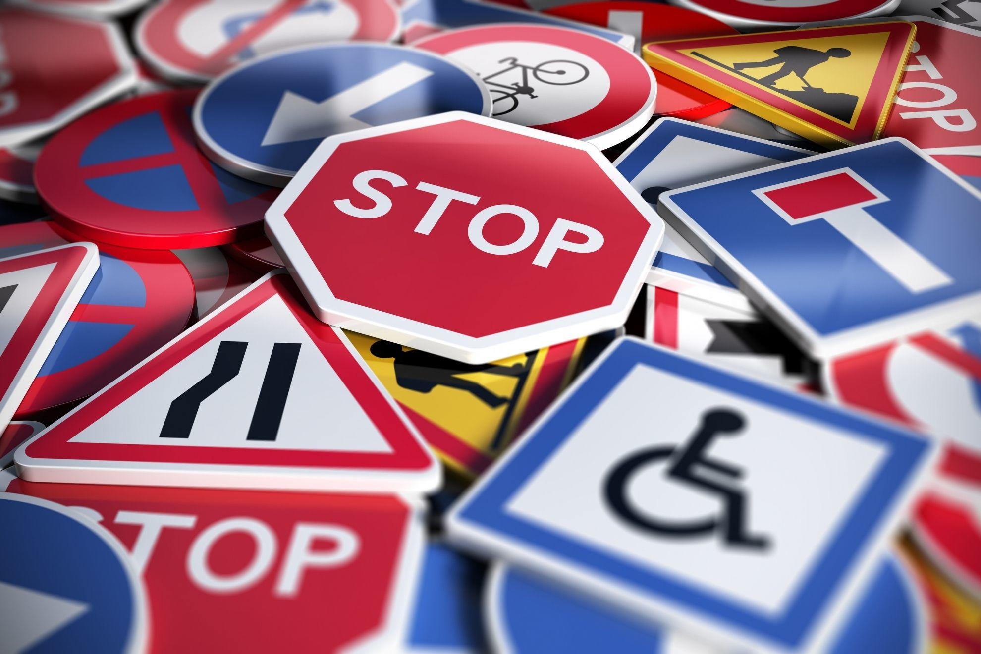Combien de panneaux de signalisation existe t'il ?