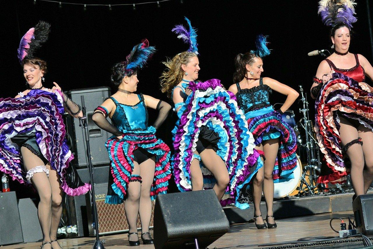 Trouvez une école de danse pour apprendre le cancan !