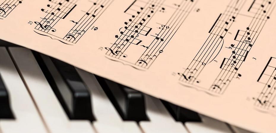 Est-il possible de jouer du piano sans lire les notes ?