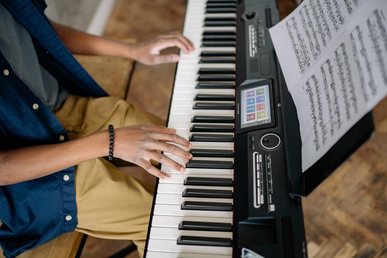 Quelles sont les meilleures vidéos YouTube pour apprendre la théorie musicale ?