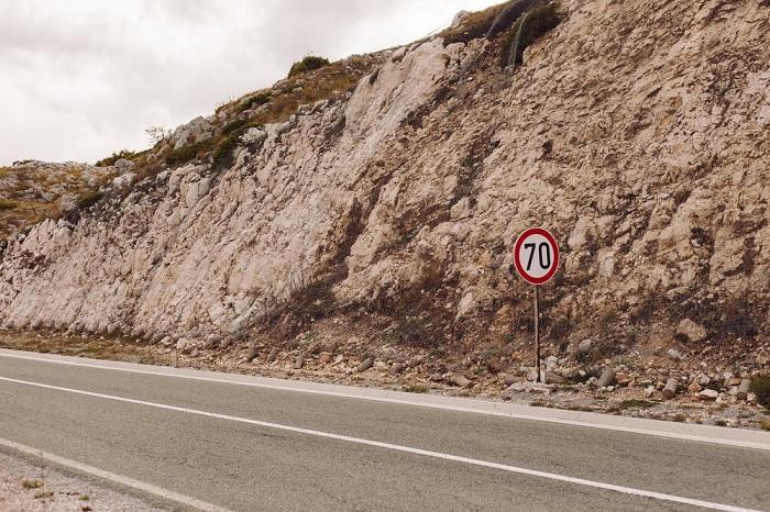 À quelle vitesse rouler en tant que jeune conducteur ?
