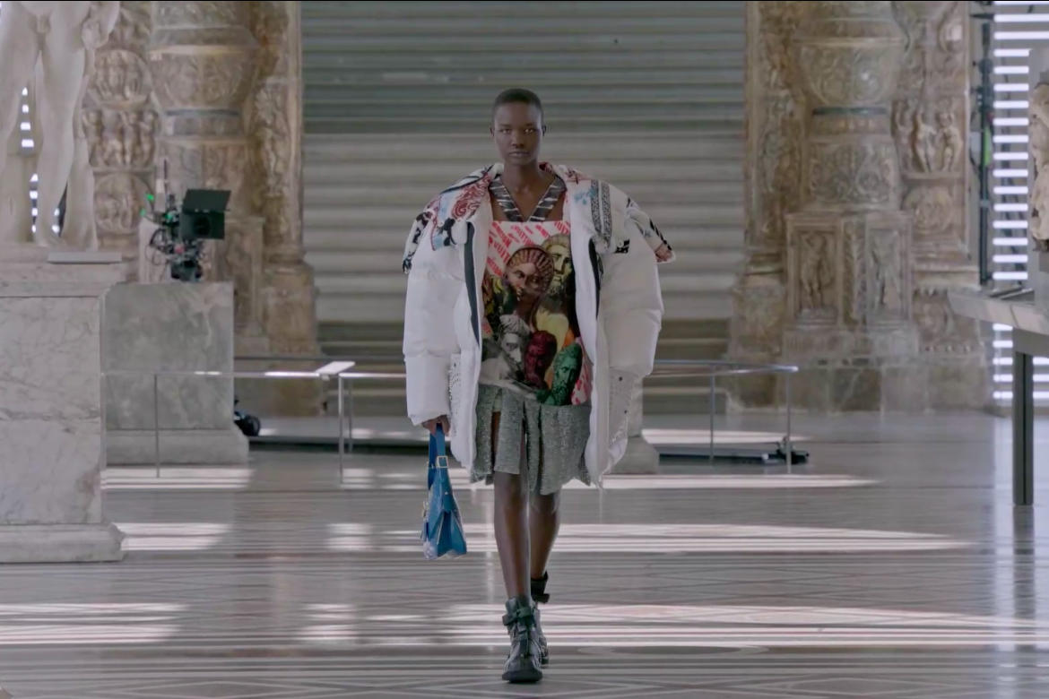 Défilé automne-hiver 21 Louis Vuitton au Louvre
