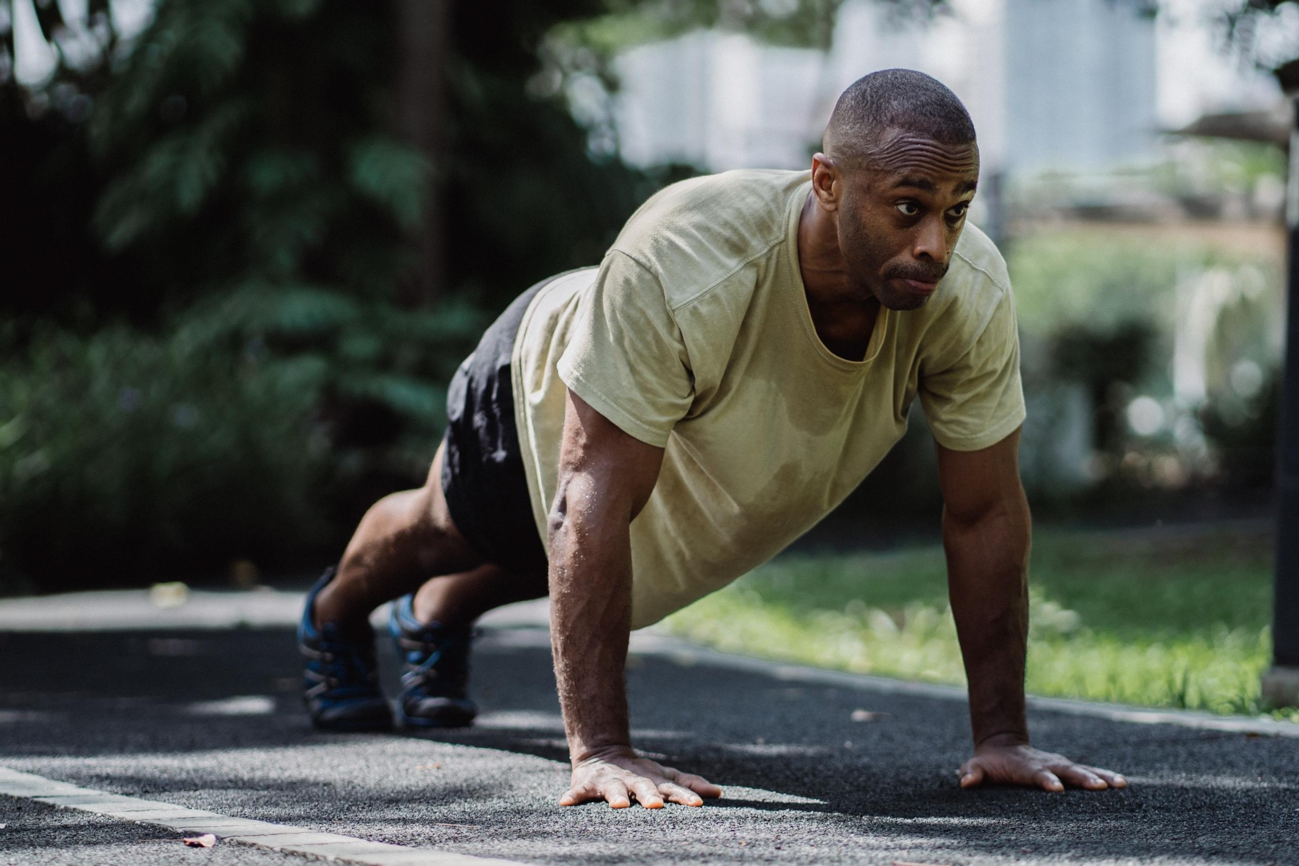 Quels muscles sont sollicités en pompe ?
