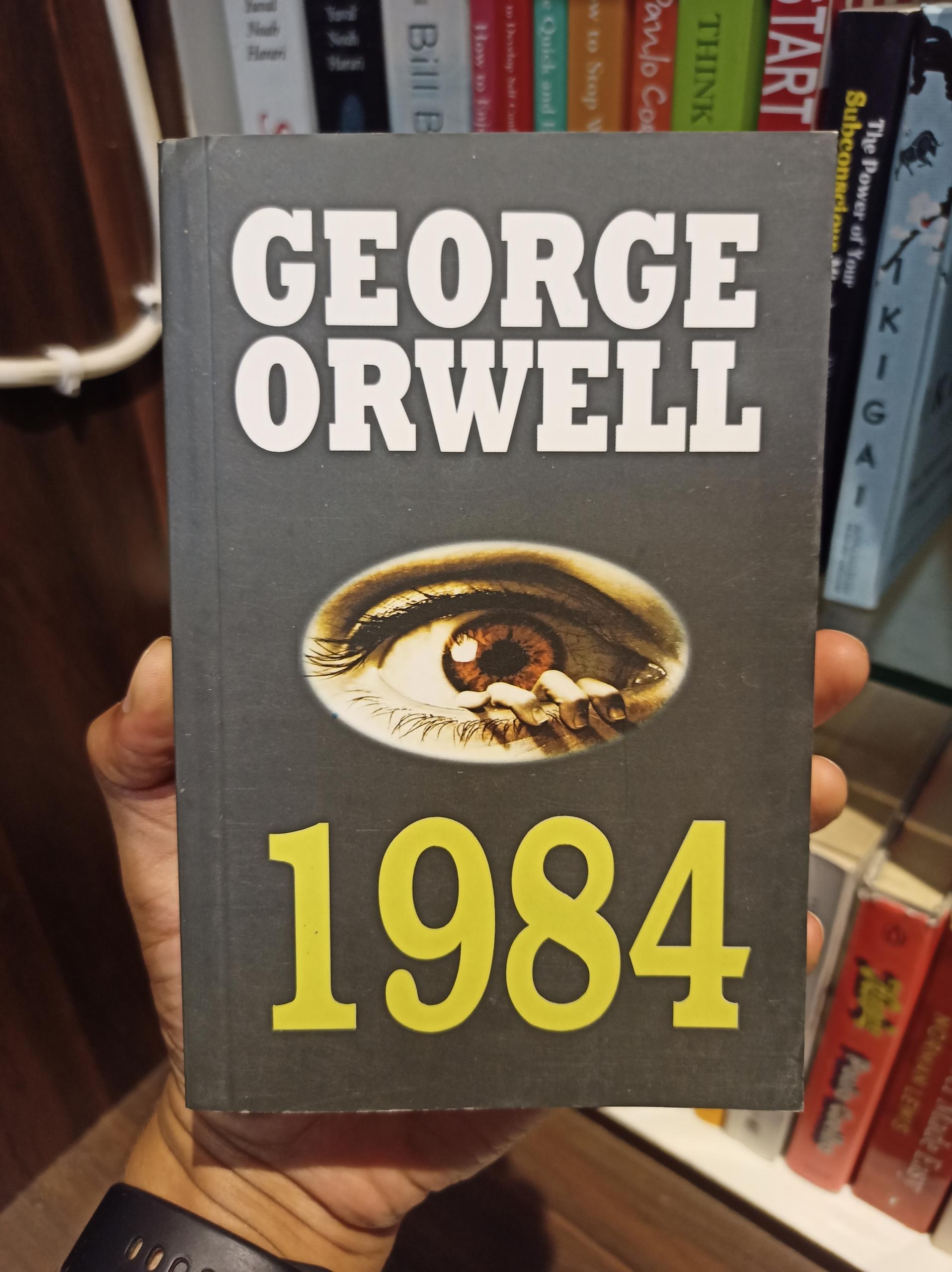 Le livre de George Orwell, 1984.