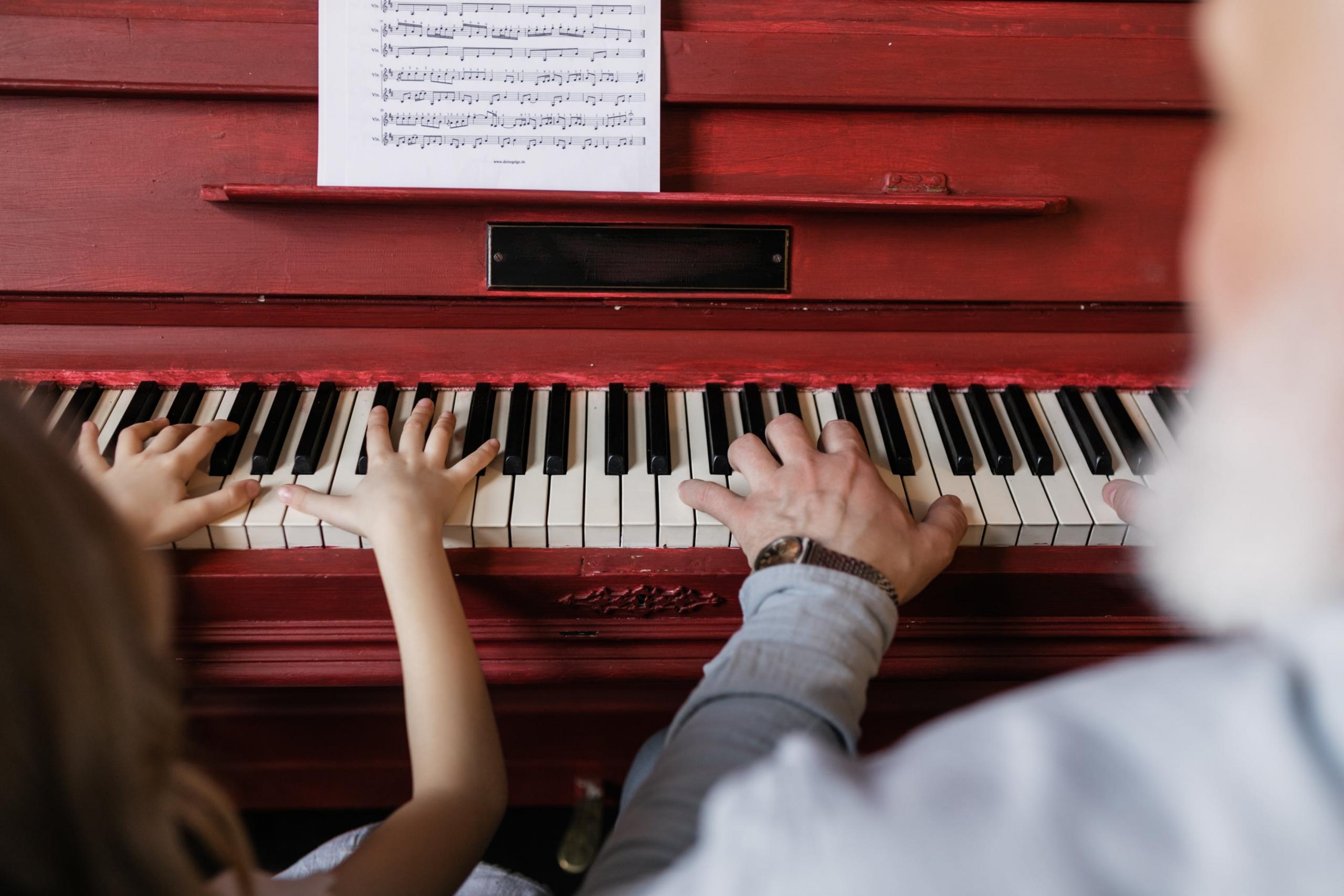 Que faut-il apprendre pour devenir pianiste ?