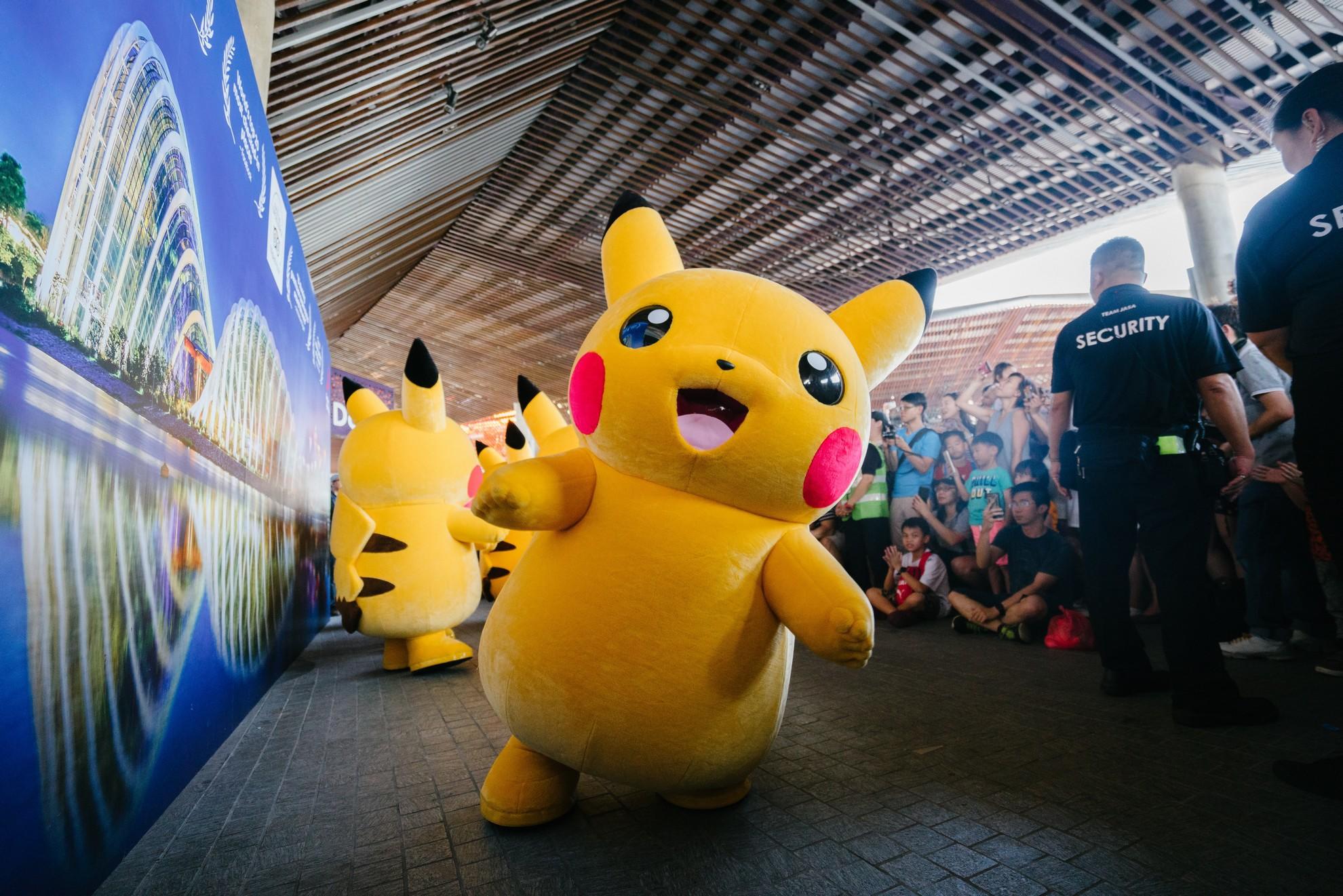 Comment les Pokémon sont ils presque devenus des mascottes japonaises à travers le monde et les âges ?
