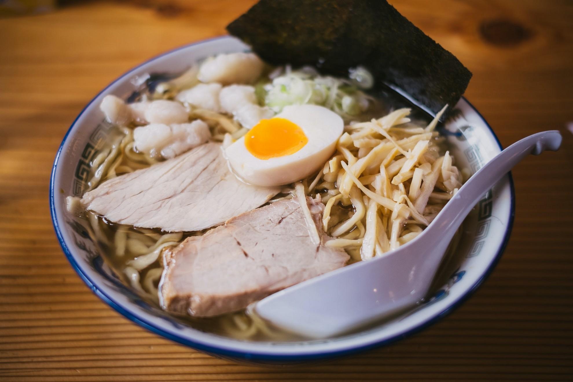 Première chose à apprendre lors de votre séjour au Japon : manger avec des baguettes !