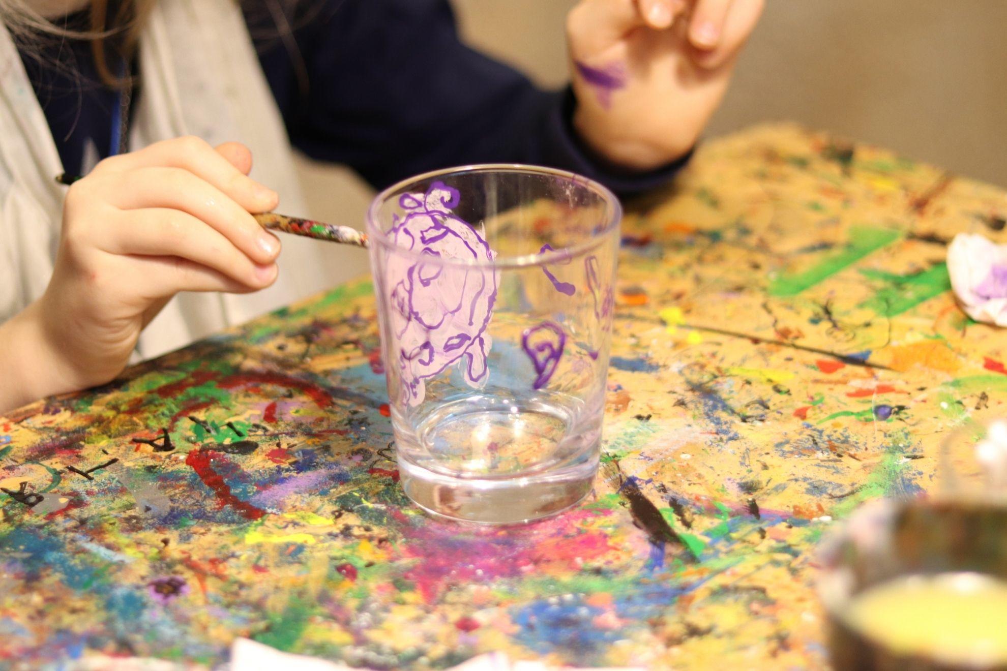 Comment apprendre à dessiner sur de la céramique ?