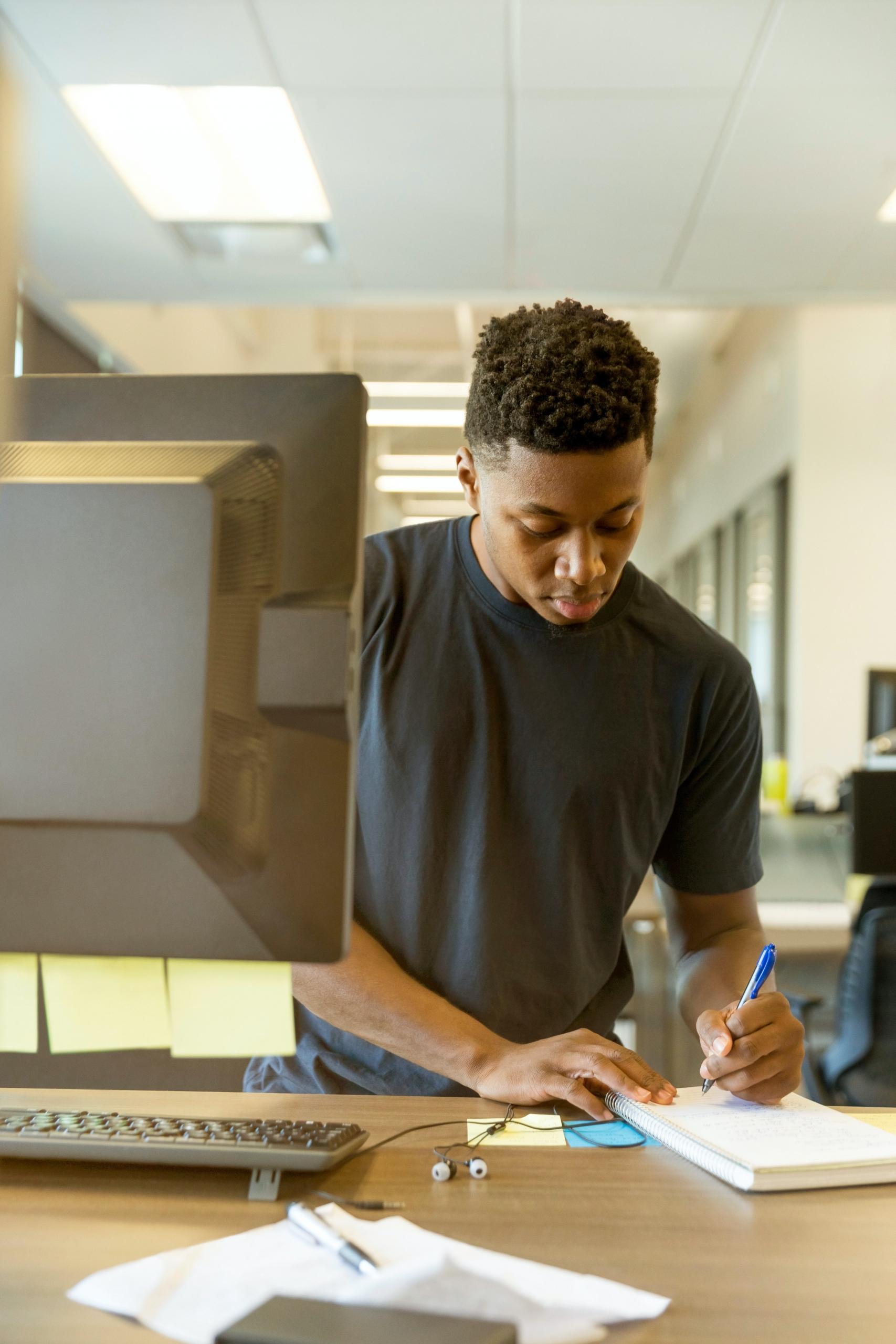 Un étudiant en BTS en alternance