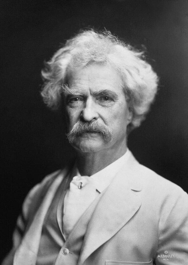 Photo de Mark Twain (source : A.F. Bradley, New York [Public domain])