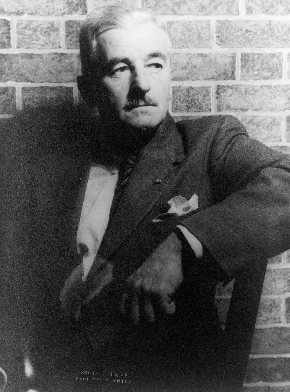 Photo de William Faulkner (crédit : Carl Van Vechten)