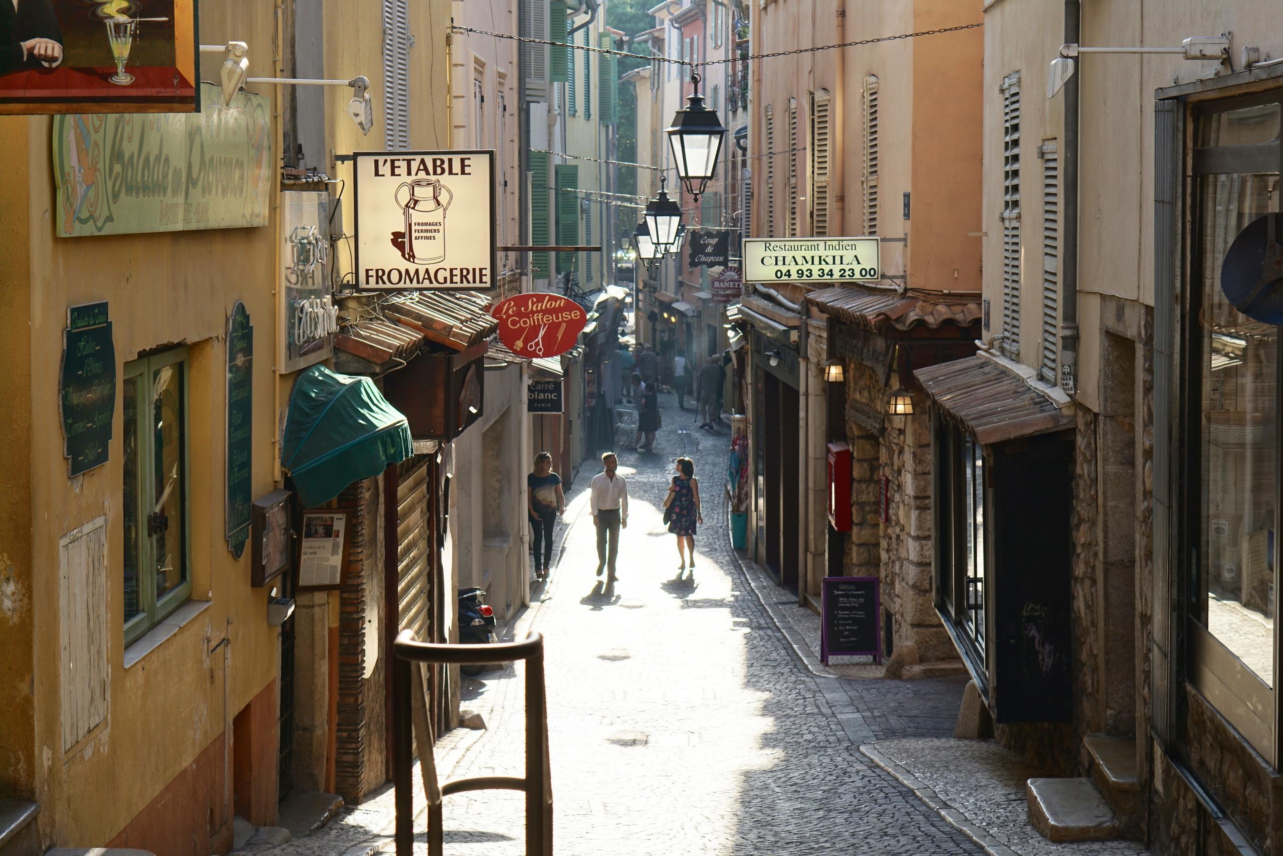 Une rue d'une ville française