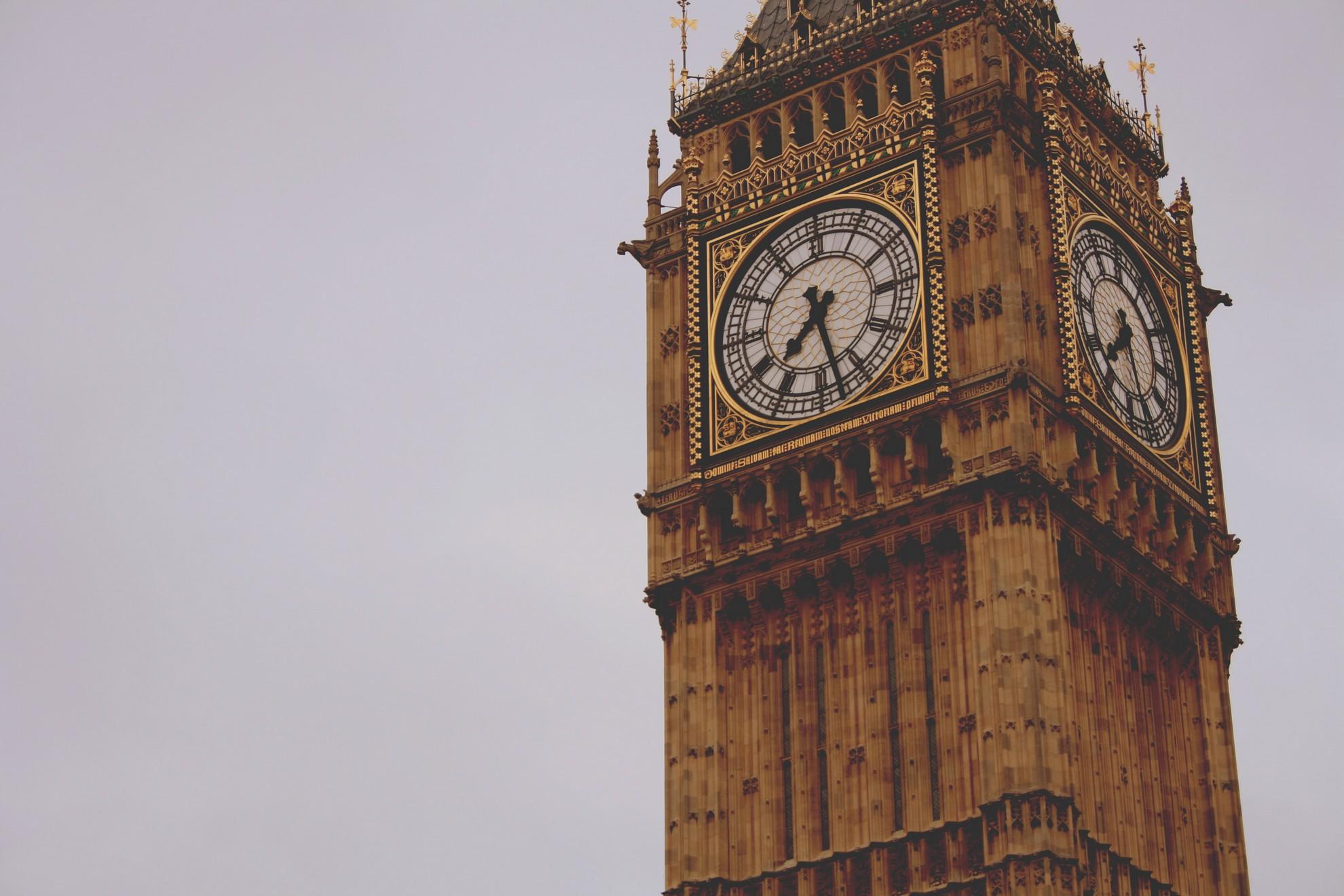 Big Ben vu de côté.