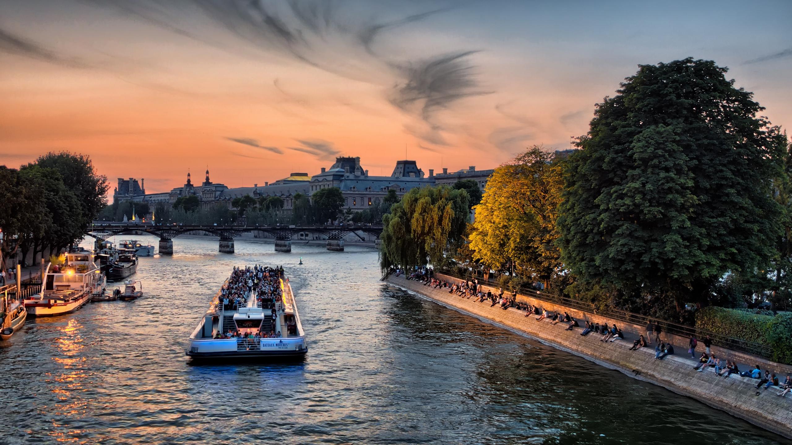 Les quais de Seine à Paris, l'endroit idéal pour apprendre le coréen