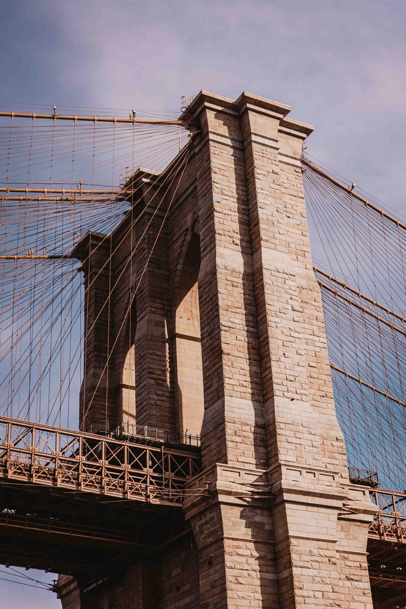 Le pont de Brooklyn vu d'en bas.