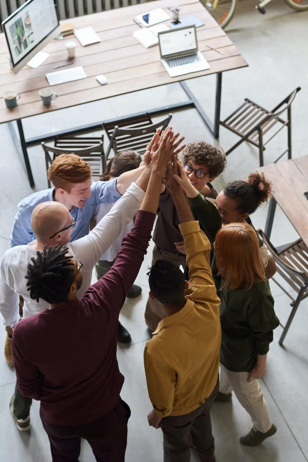 Des élèves en STMG apprennent les ressources humaines et la cohésion des employés.