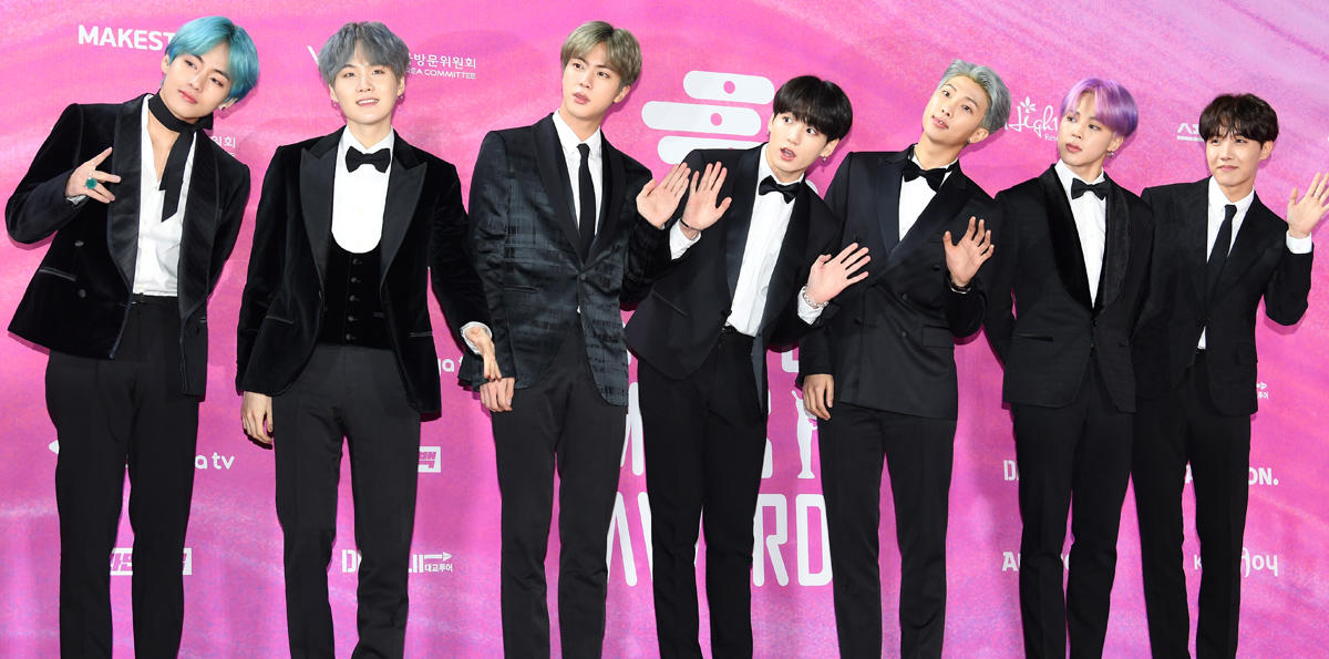 Le groupe BTS lors d'une soirée événement.