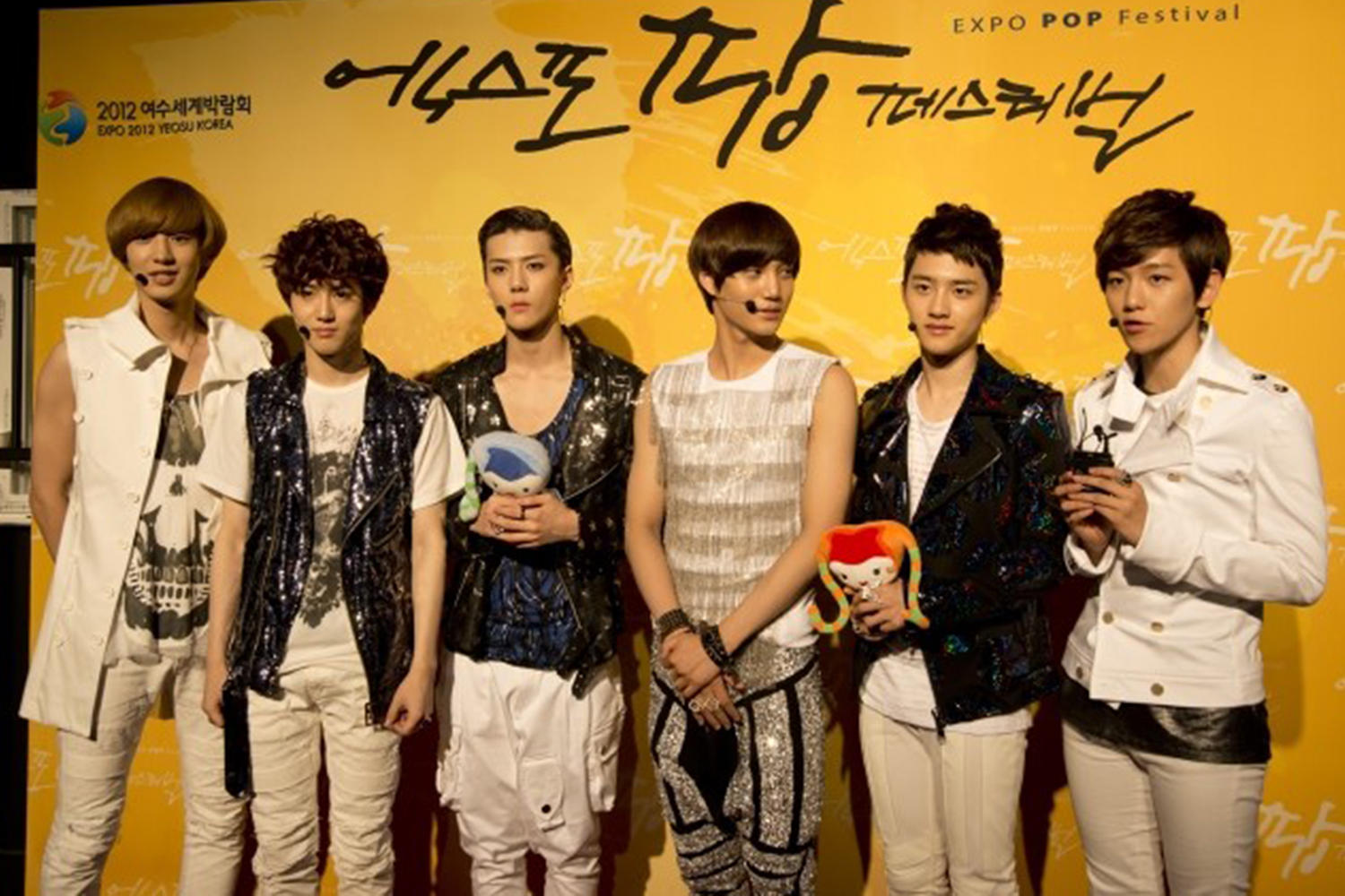 Les membres du groupes Kpop EXO en sortie. 
