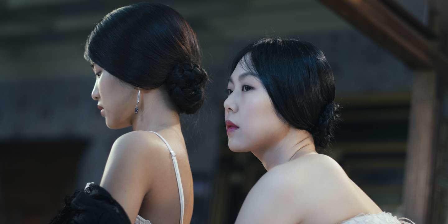 2 femmes coréennes de profil, bien coiffées.