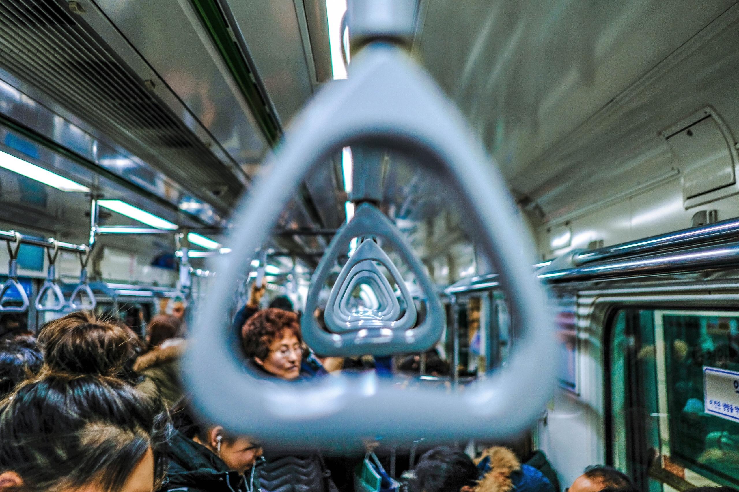 L'intérieur d'un métro en Corée.