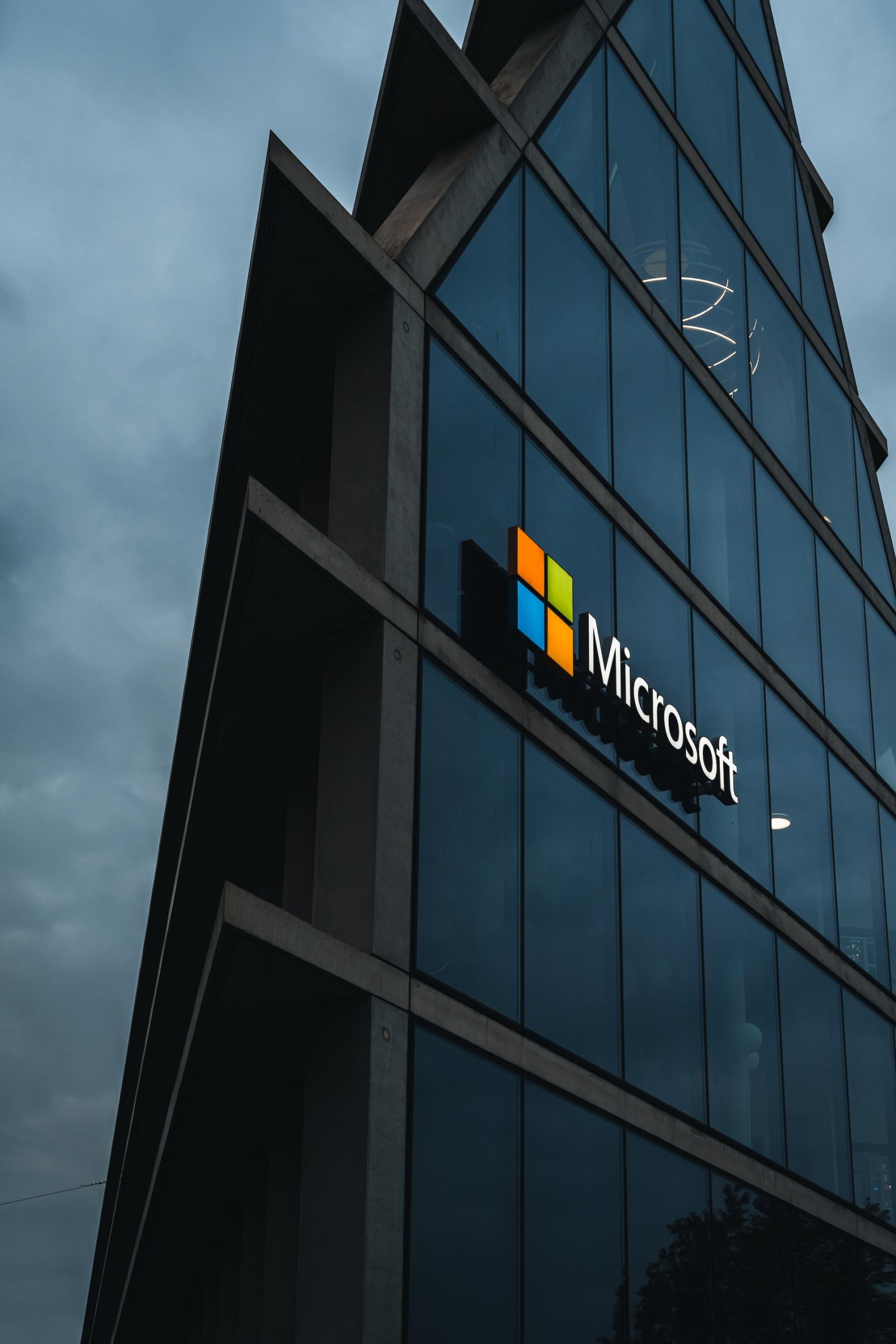 bâtiments principal de l'entreprise Microsoft en fin de journée 