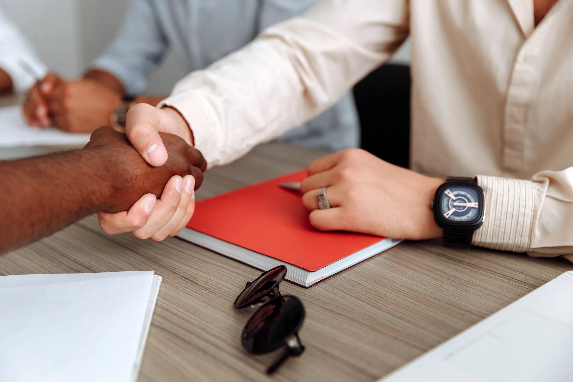 Une entreprise réalise un contrat avec un élève alternant.
