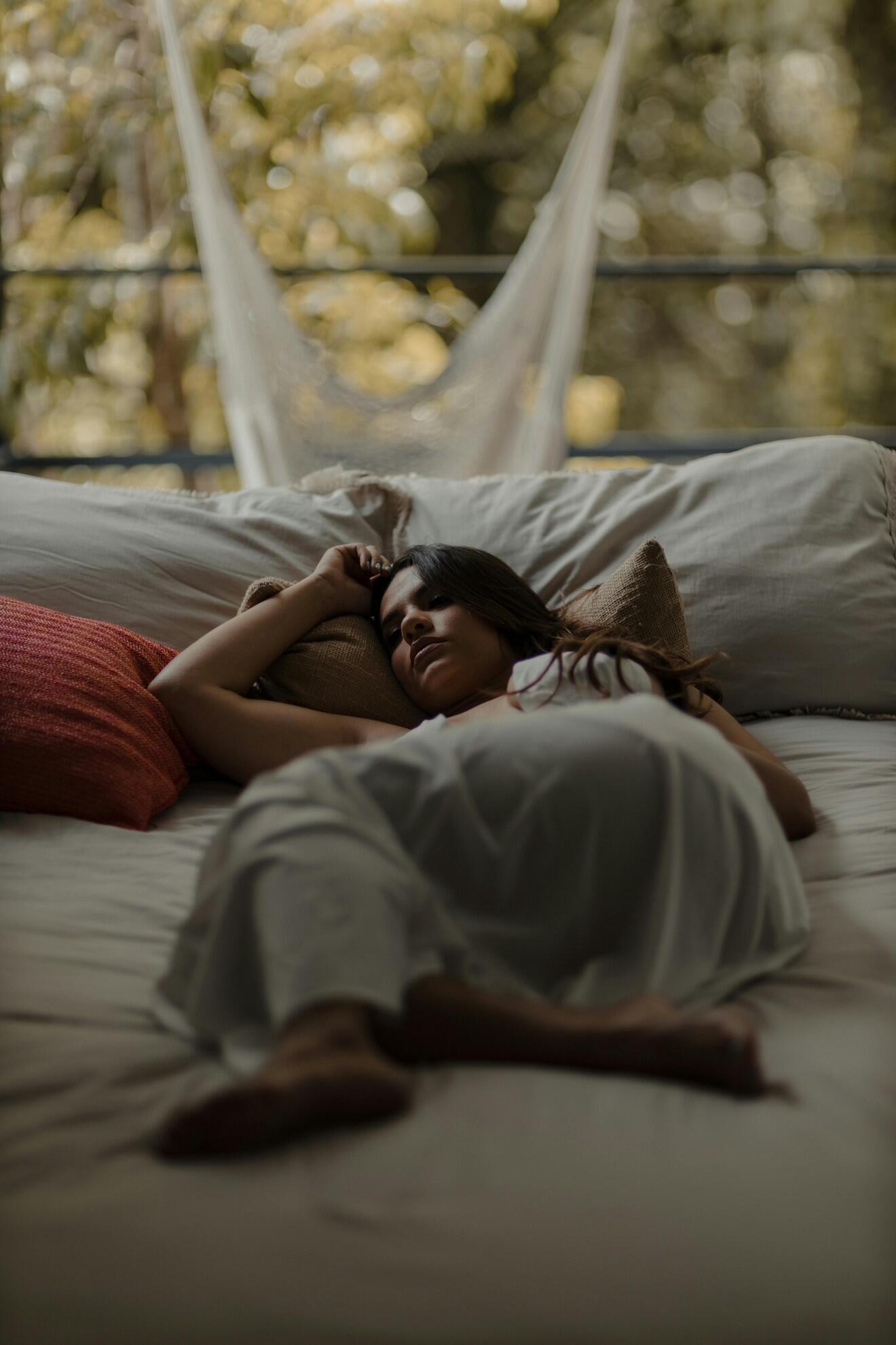Une femme en train de dormir.
