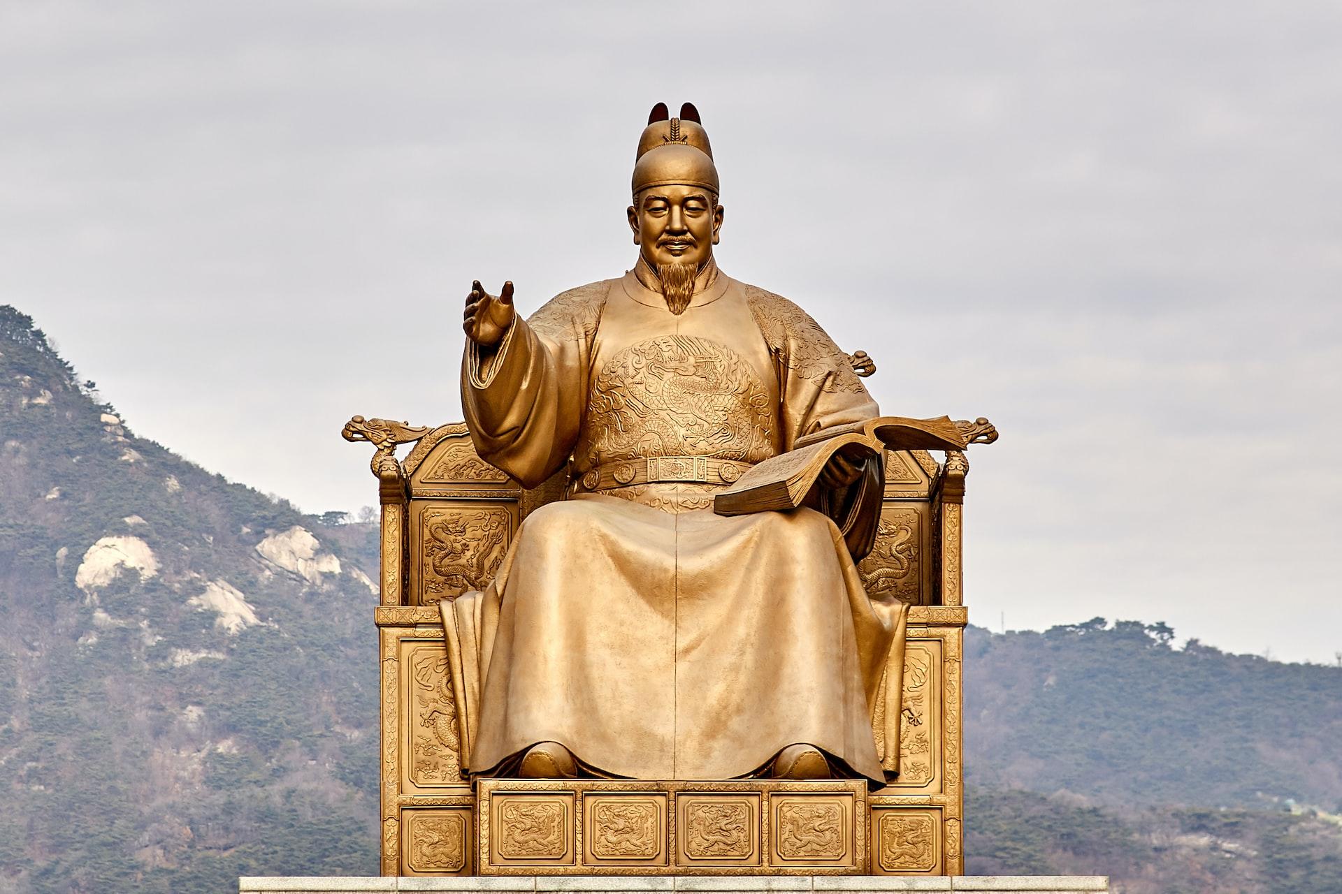 Statue en or d'une personnalité politique coréenne 