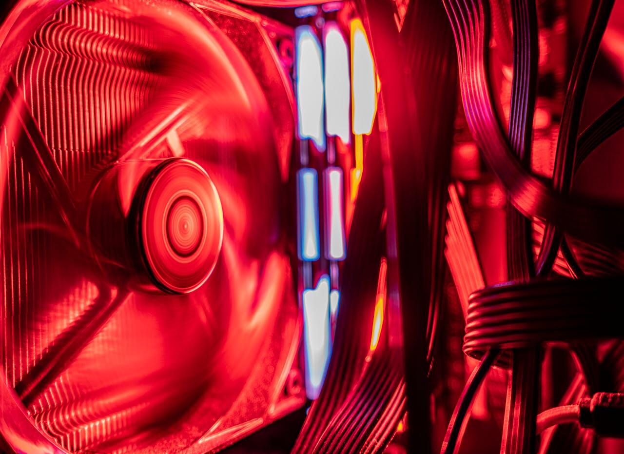 Photo en gros plan d'un ventilateur d'ordinateur.