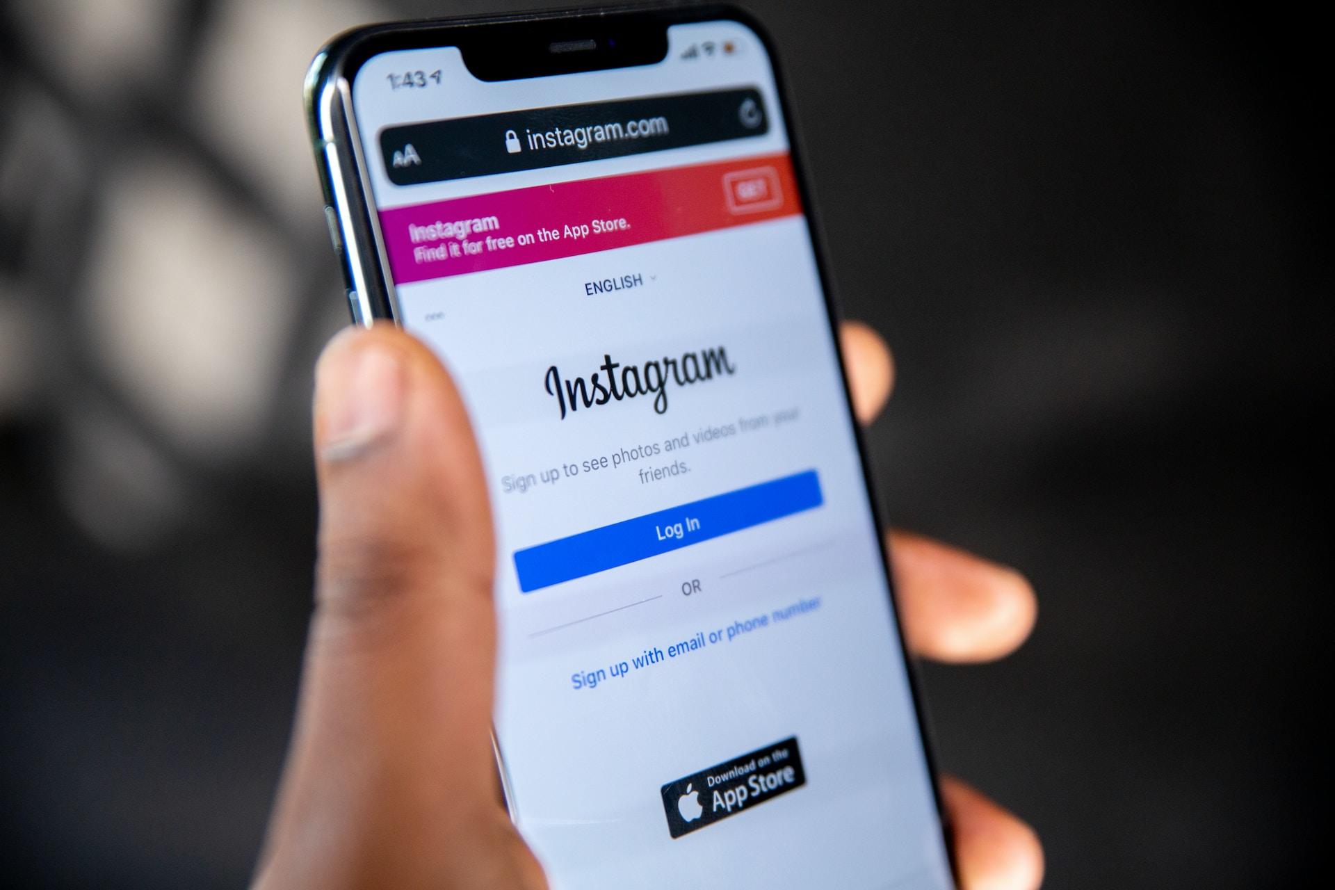 application Instagram sur un téléphone mobile